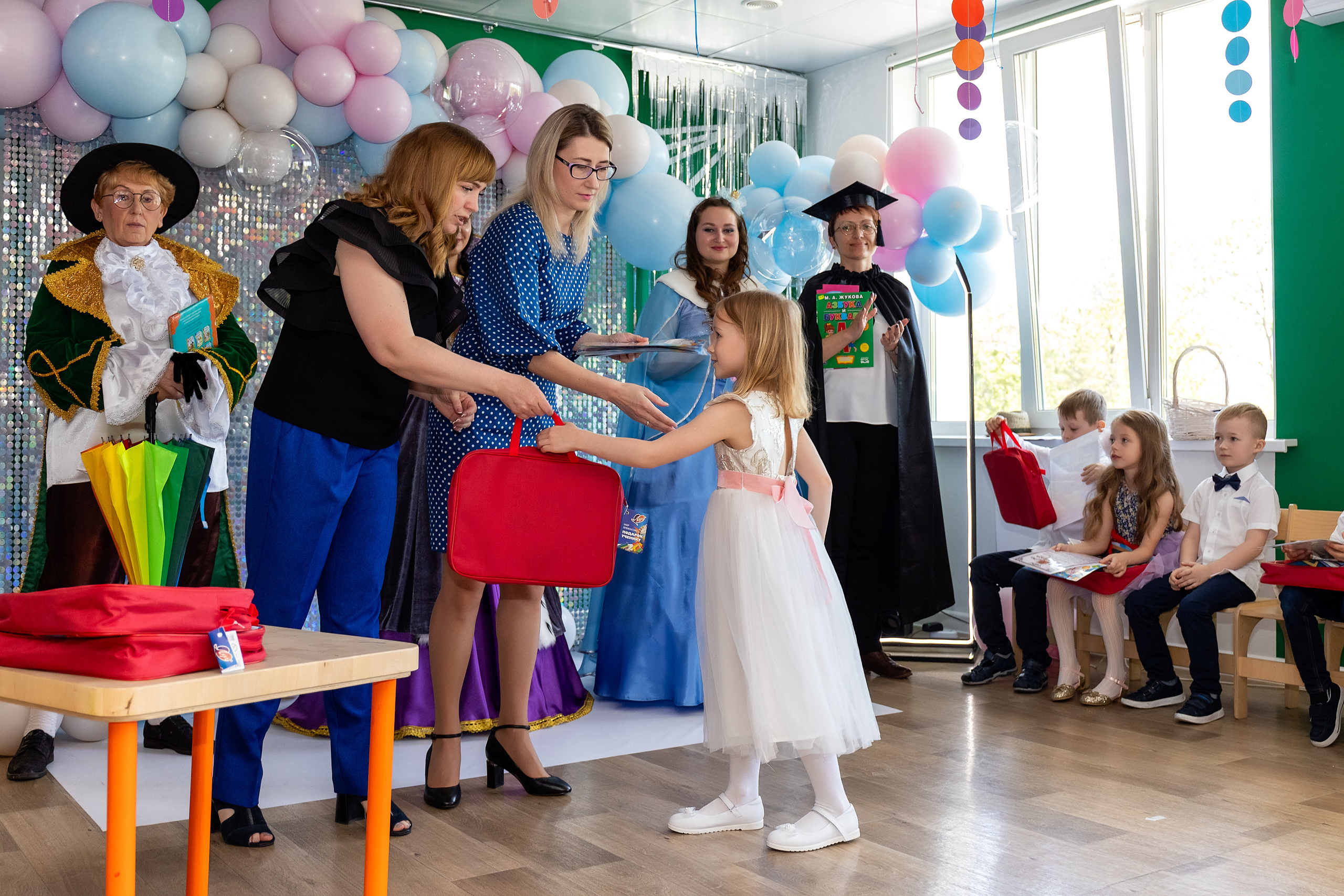 Выпускной. Детский сад 122. Стильный выпускной альбом Владивосток фотограф Вероника Мигачева