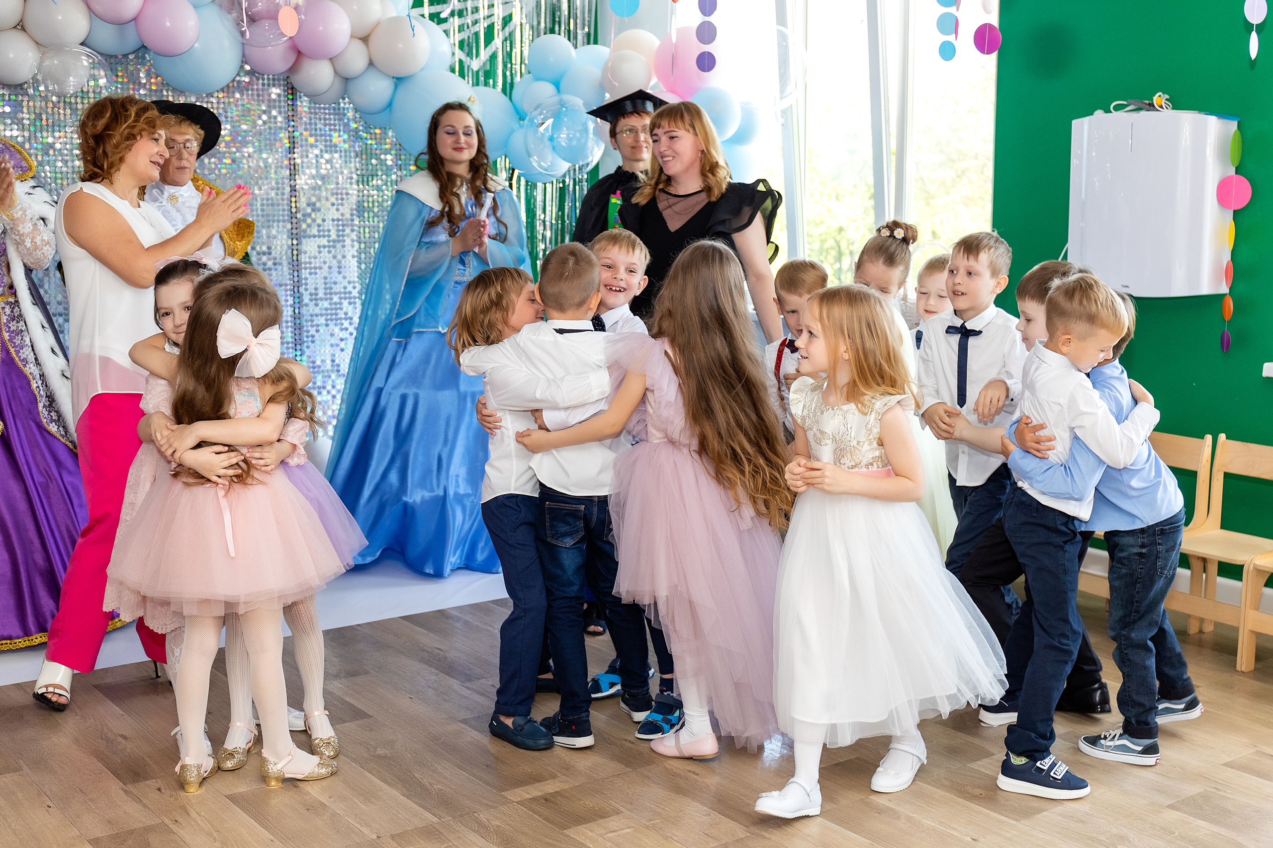 Выпускной. Детский сад 122. Стильный выпускной альбом Владивосток фотограф Вероника Мигачева