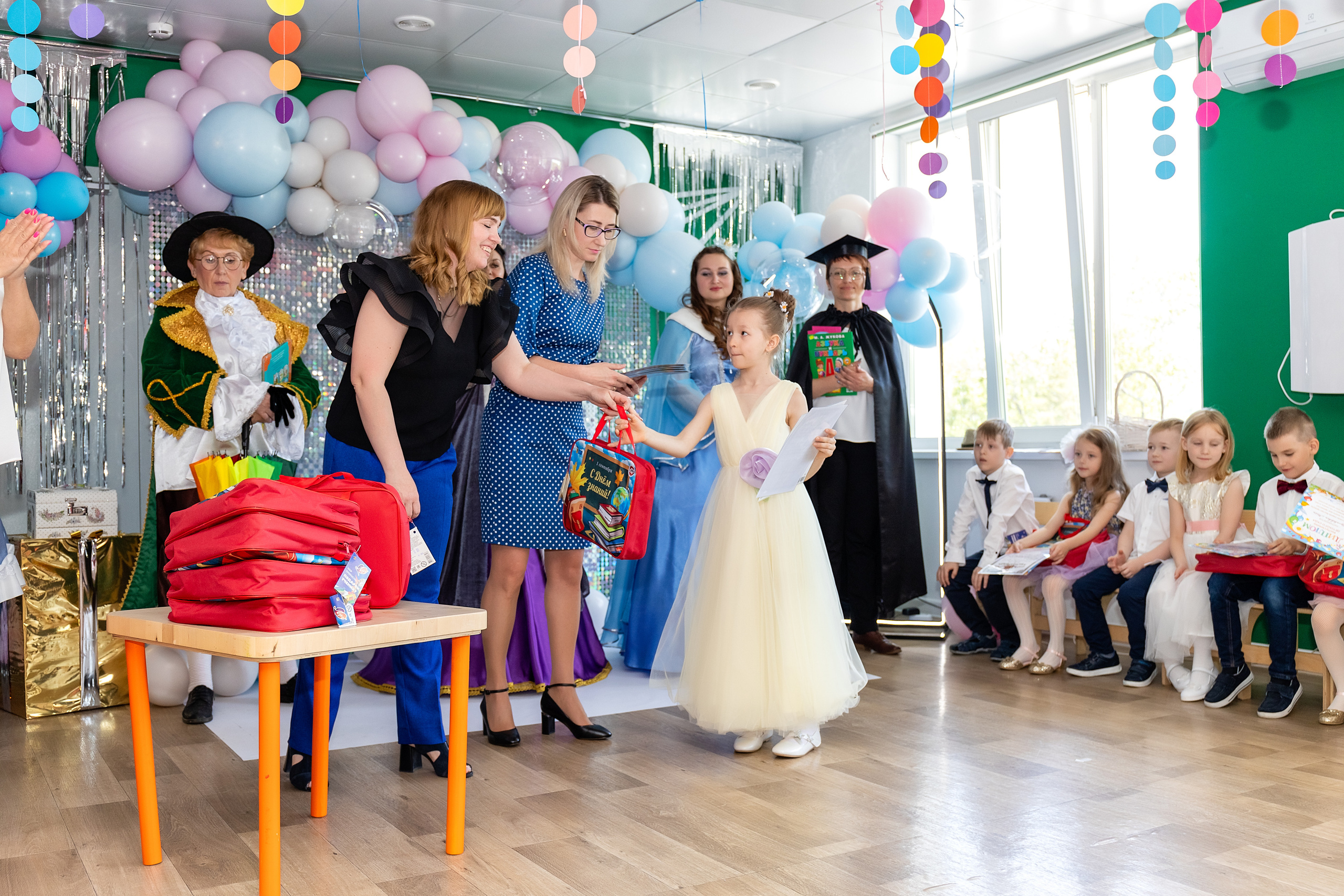 Выпускной. Детский сад 122. Стильный выпускной альбом Владивосток фотограф Вероника Мигачева