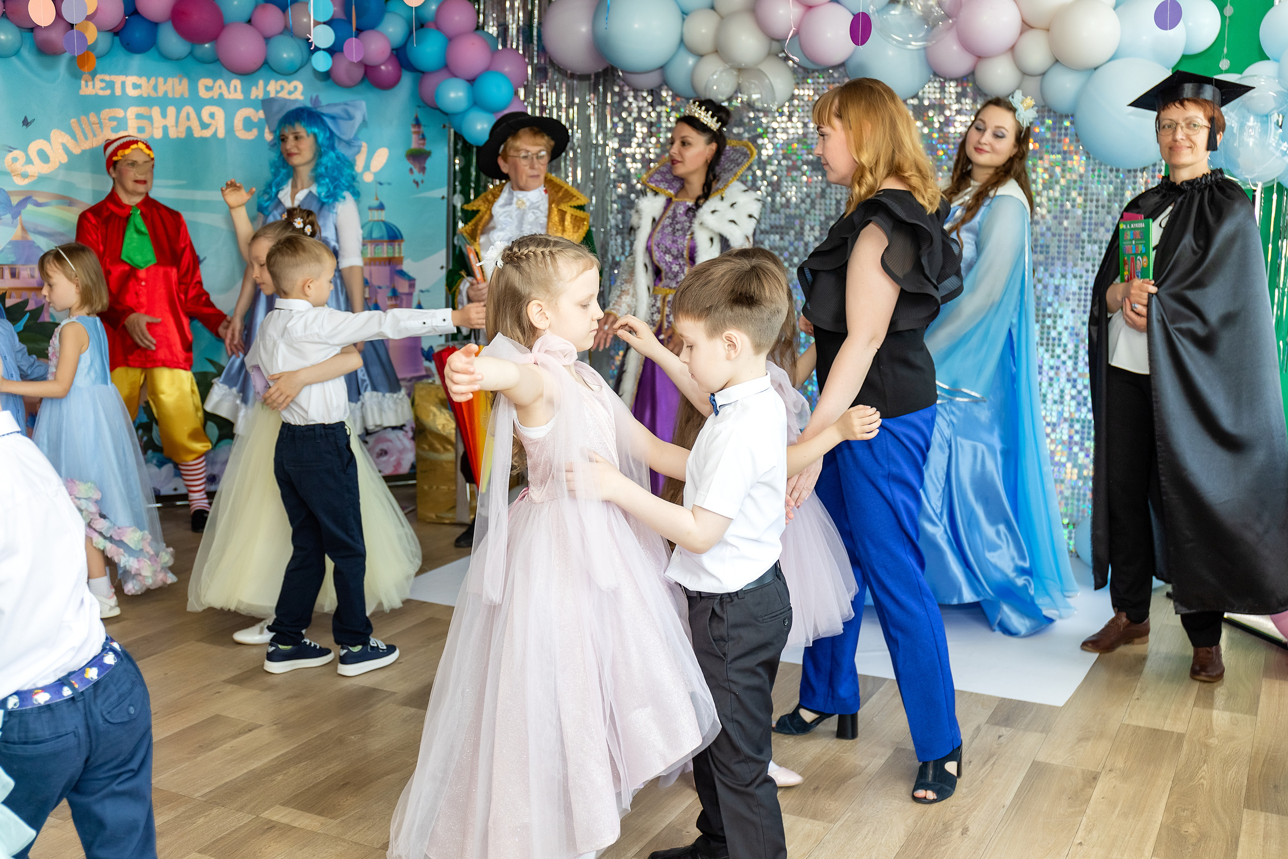 Выпускной. Детский сад 122. Стильный выпускной альбом Владивосток фотограф Вероника Мигачева