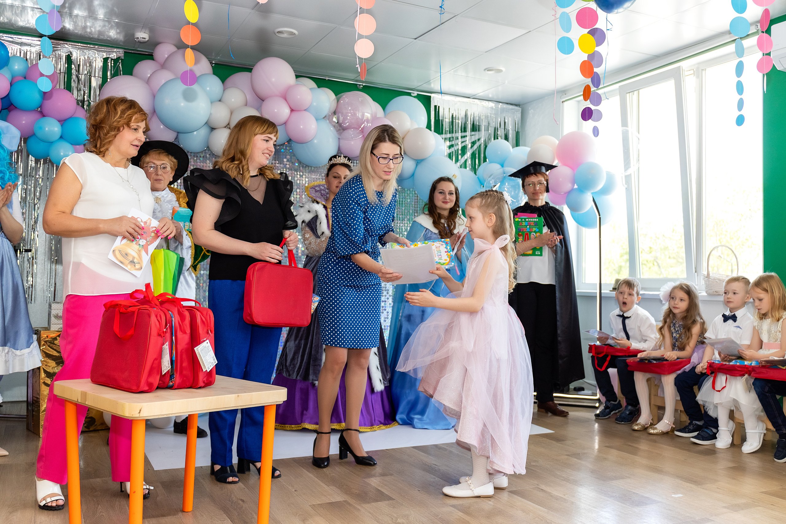 Выпускной. Детский сад 122. Стильный выпускной альбом Владивосток фотограф Вероника Мигачева