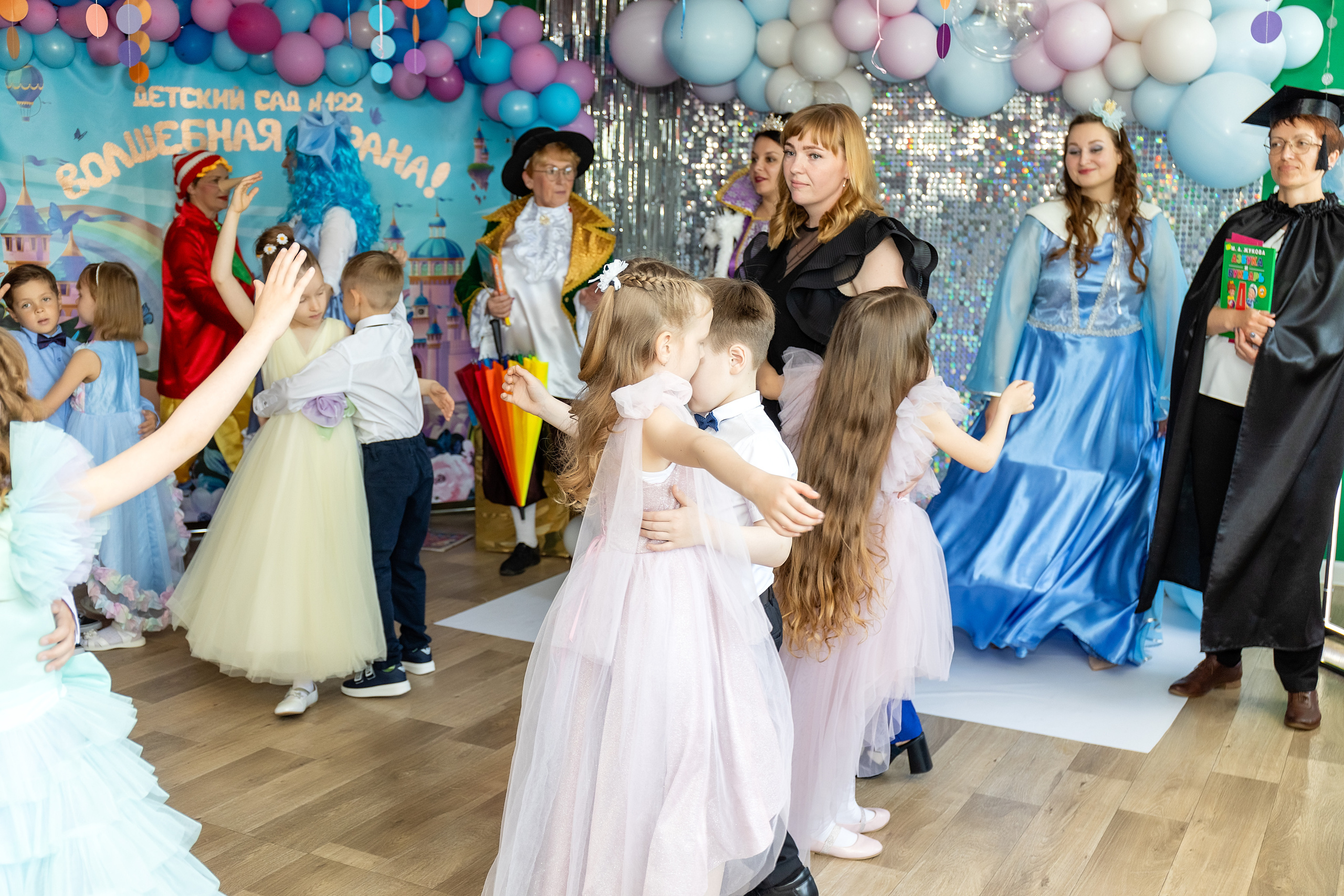 Выпускной. Детский сад 122. Стильный выпускной альбом Владивосток фотограф Вероника Мигачева