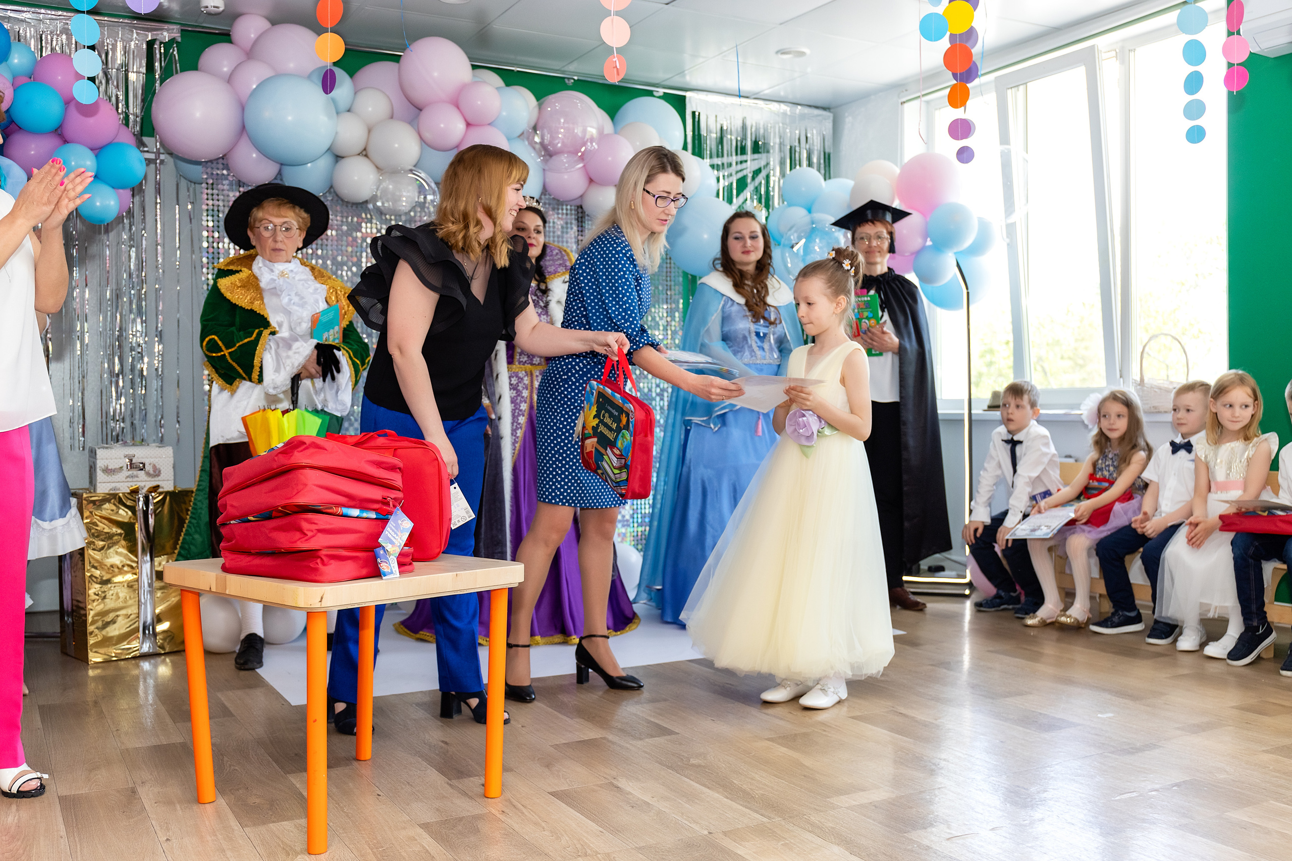 Выпускной. Детский сад 122. Стильный выпускной альбом Владивосток фотограф Вероника Мигачева