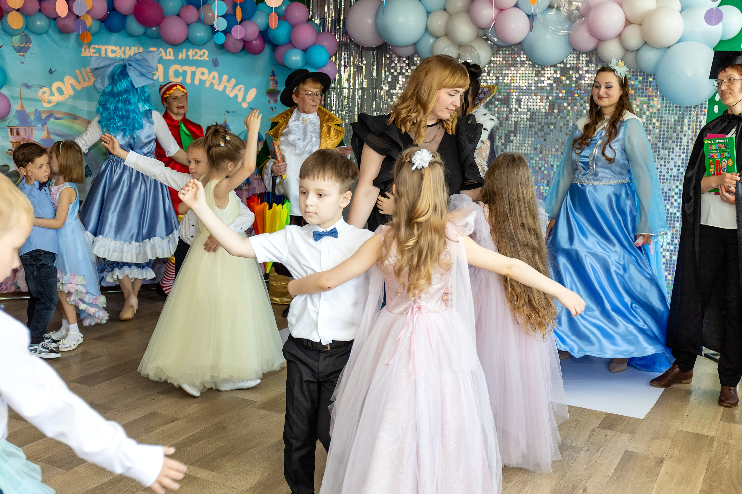 Выпускной. Детский сад 122. Стильный выпускной альбом Владивосток фотограф Вероника Мигачева