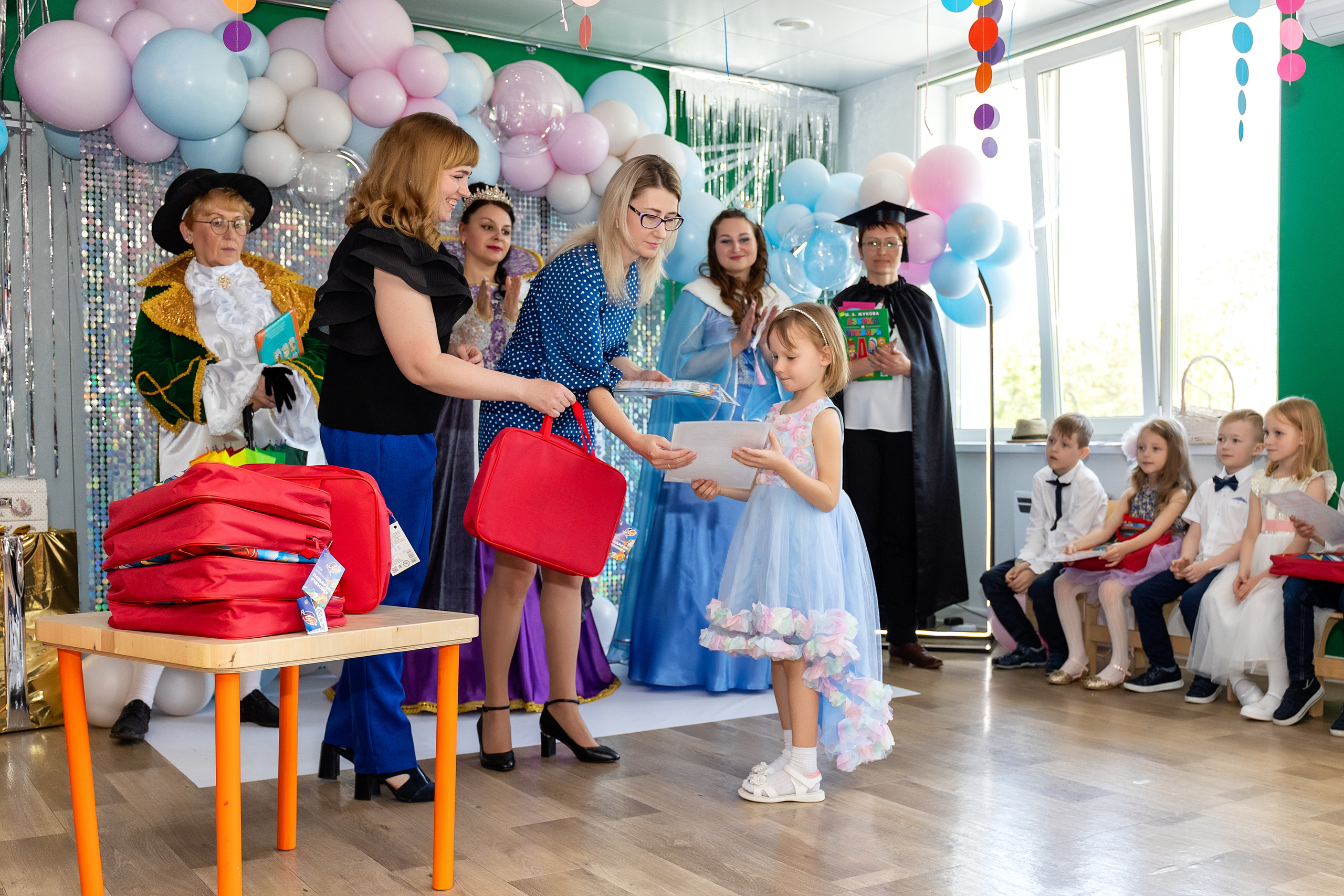 Выпускной. Детский сад 122. Стильный выпускной альбом Владивосток фотограф Вероника Мигачева