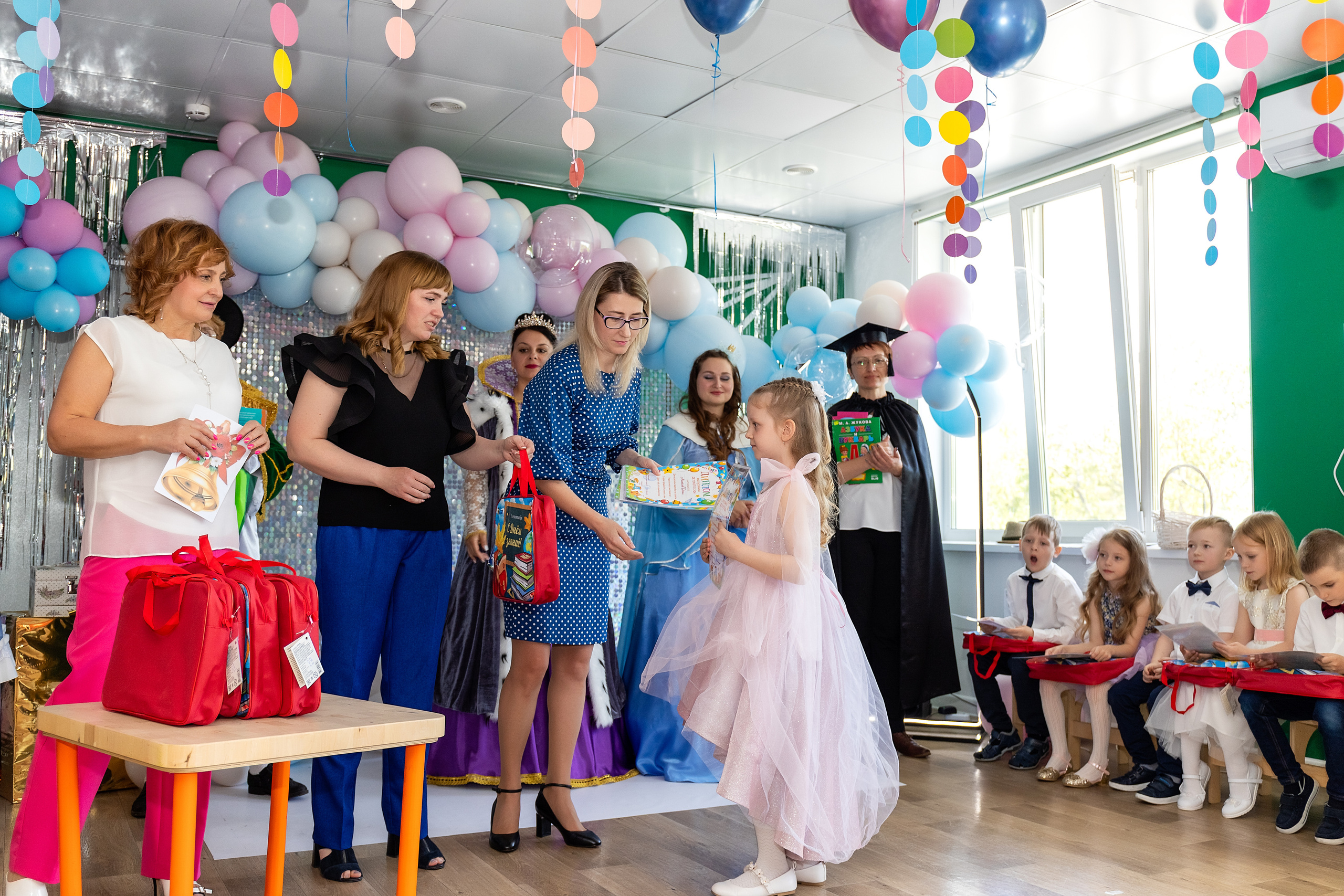 Выпускной. Детский сад 122. Стильный выпускной альбом Владивосток фотограф Вероника Мигачева