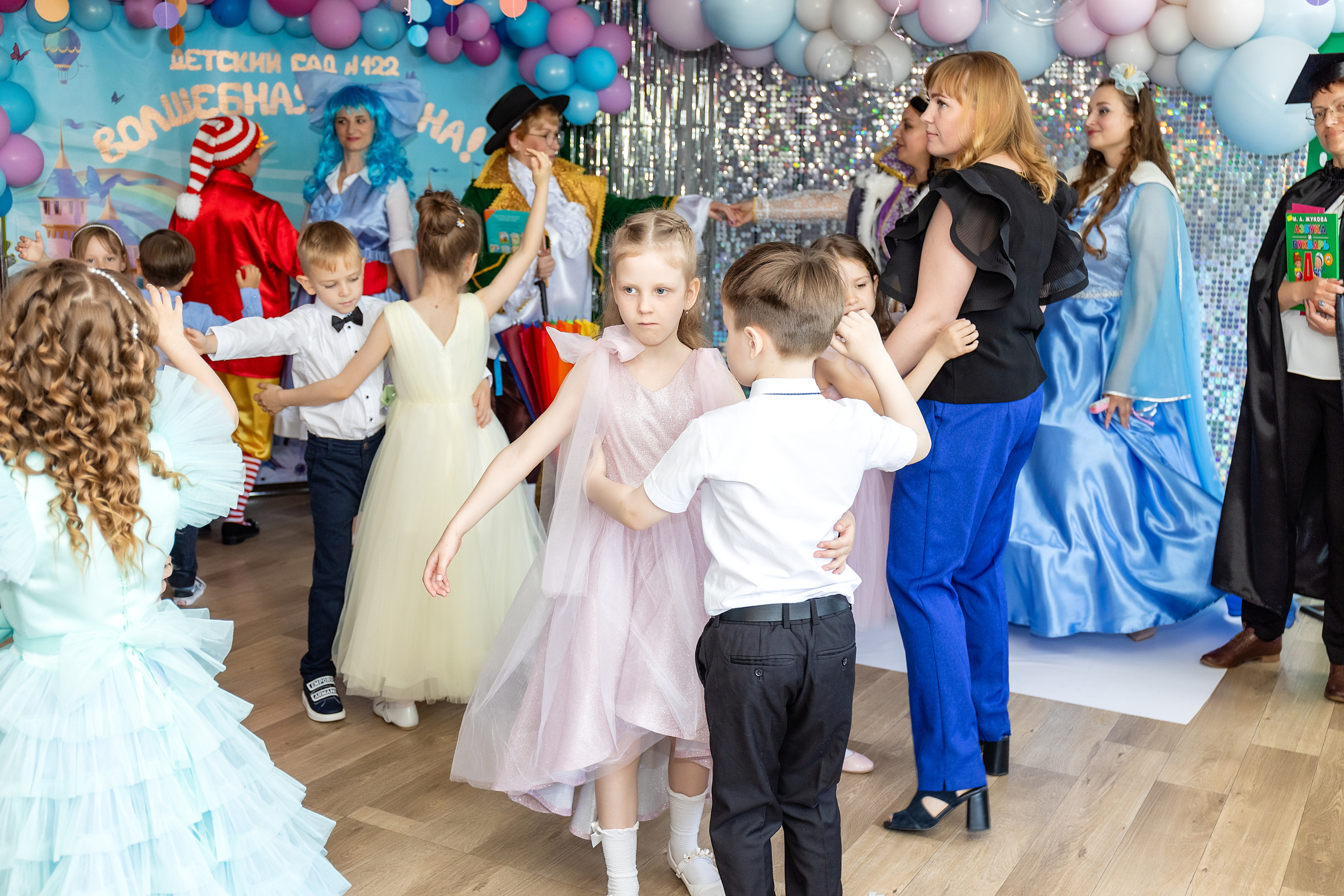 Выпускной. Детский сад 122. Стильный выпускной альбом Владивосток фотограф Вероника Мигачева