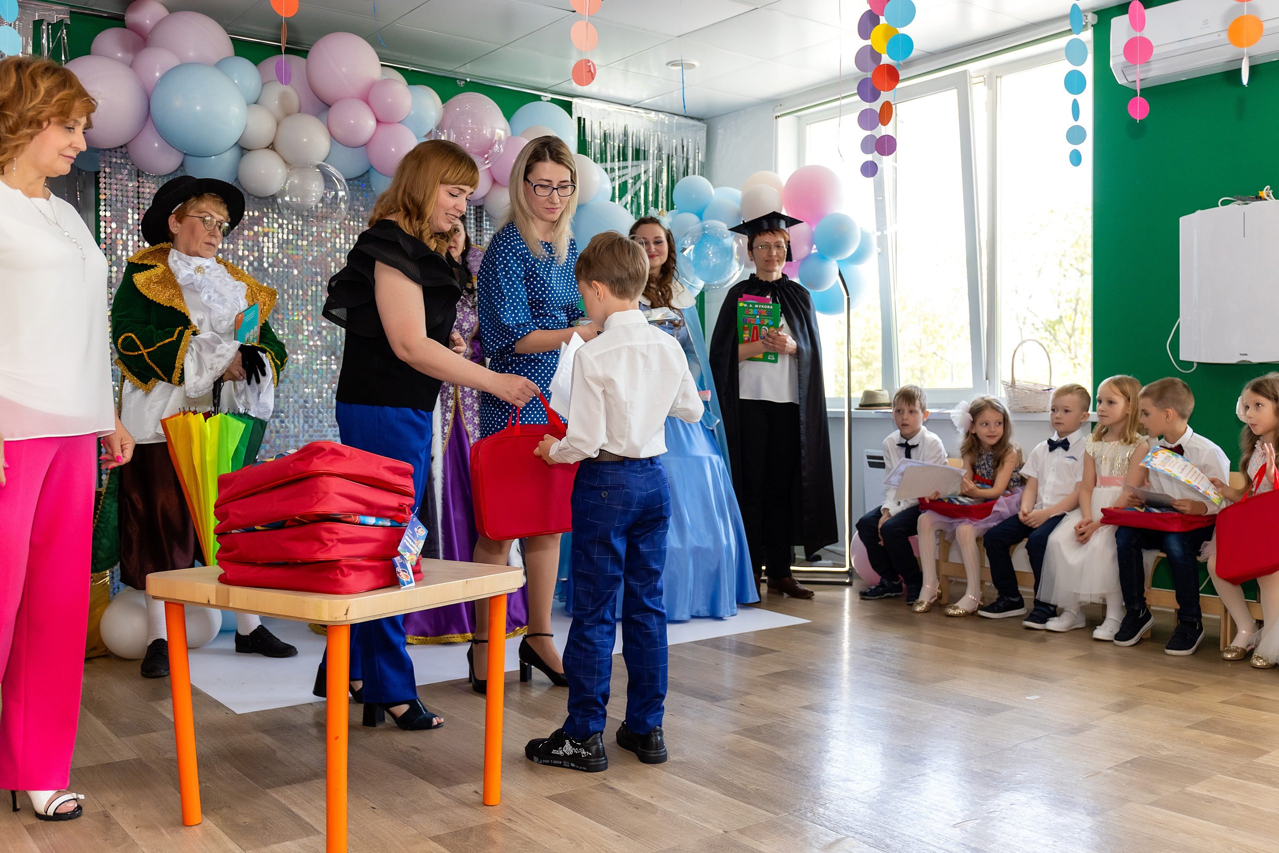 Выпускной. Детский сад 122. Стильный выпускной альбом Владивосток фотограф Вероника Мигачева