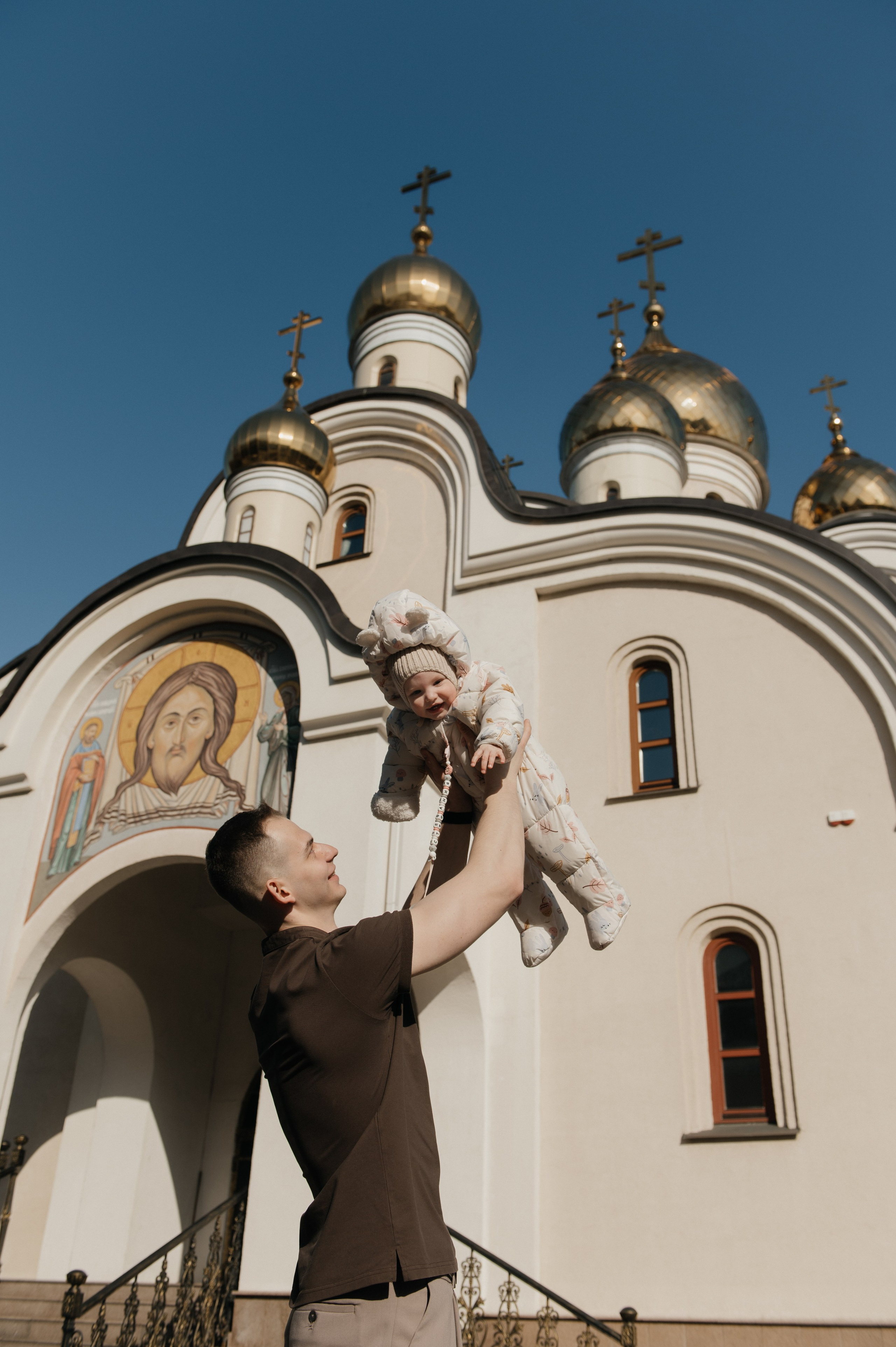 Фотограф на крещение. Фотосессия таинства крещения. Храм блаженной Матроны Московской в Дмитровском. Семейный и свадебный фотограф в Москве Татьяна Николаева
