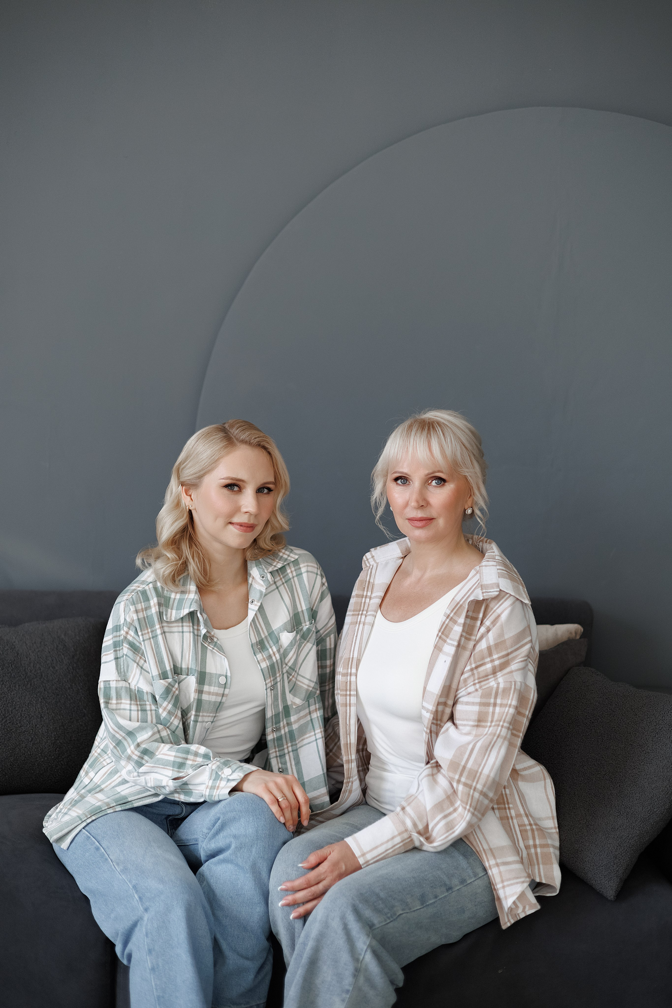 Диана с мамой в студии. Свадебный фотограф в Пскове и Санкт-Петербурге | Анна Голикова