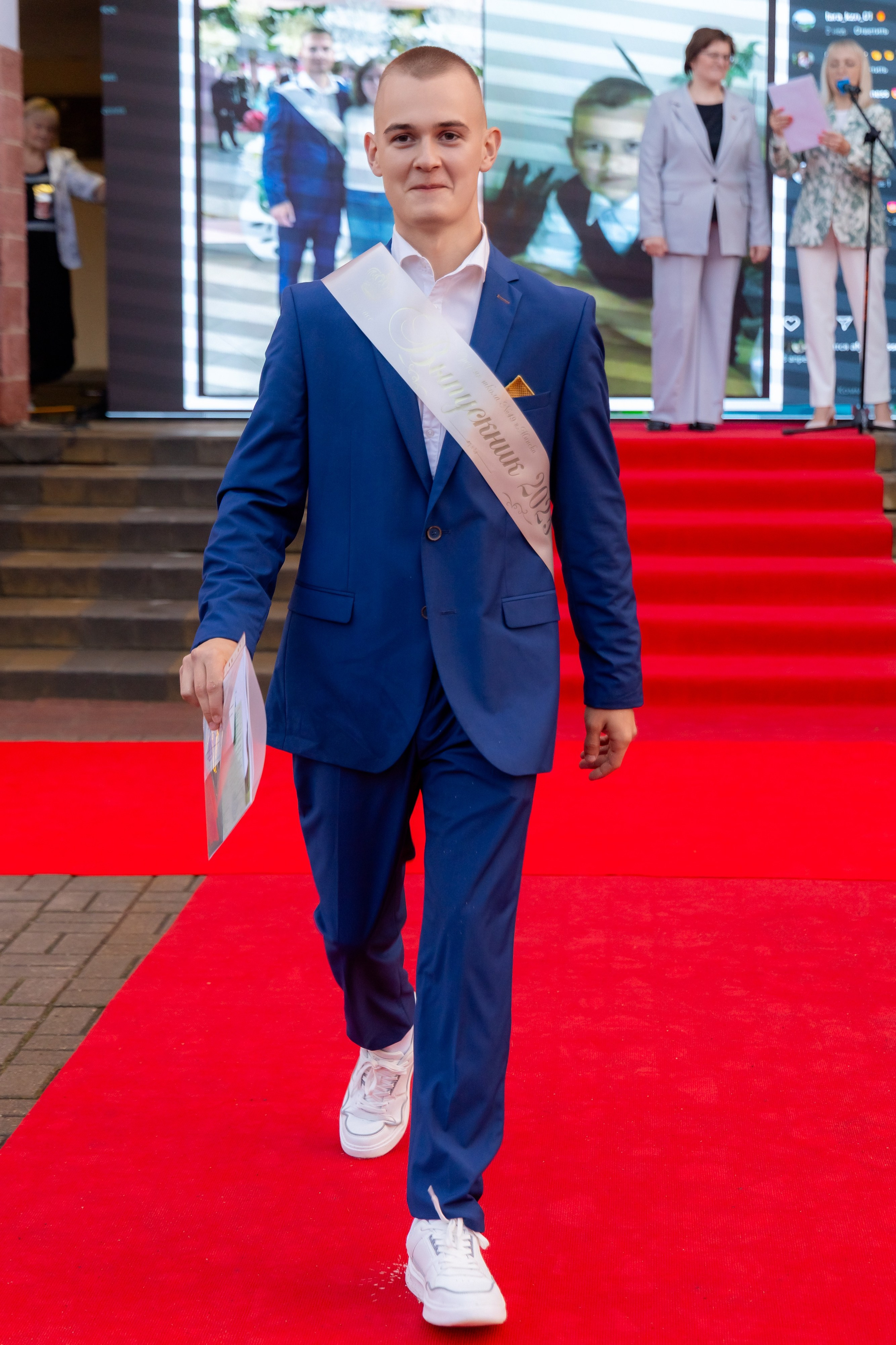 Школьный выпускной 2025 год в Минске, Беларуси. Свадебный фотограф в Минске/Беларуси Сергей Спиридонов