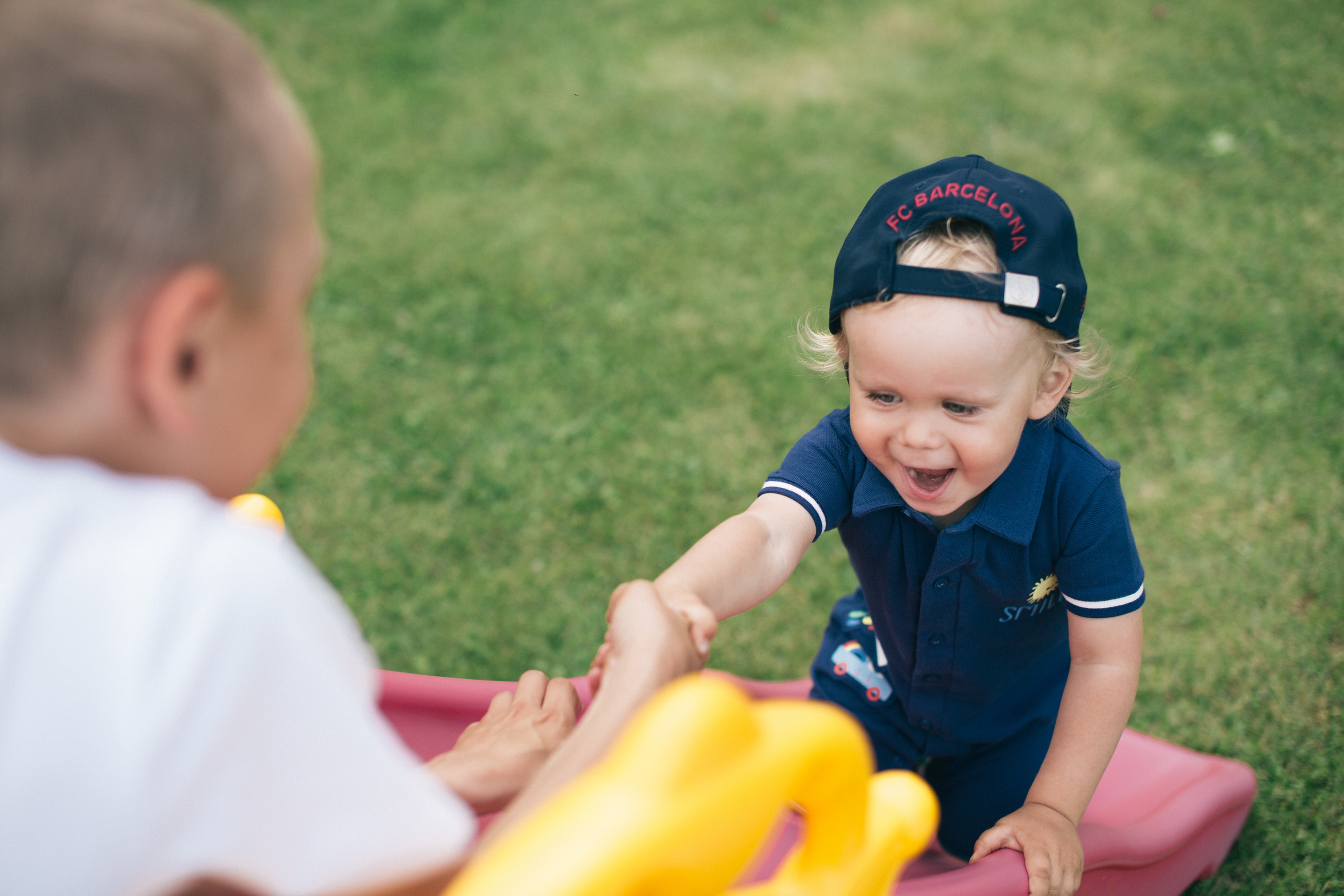 Семейная фотосессия в пионах. Фотограф в Оренбурге. Профессиональный фотограф