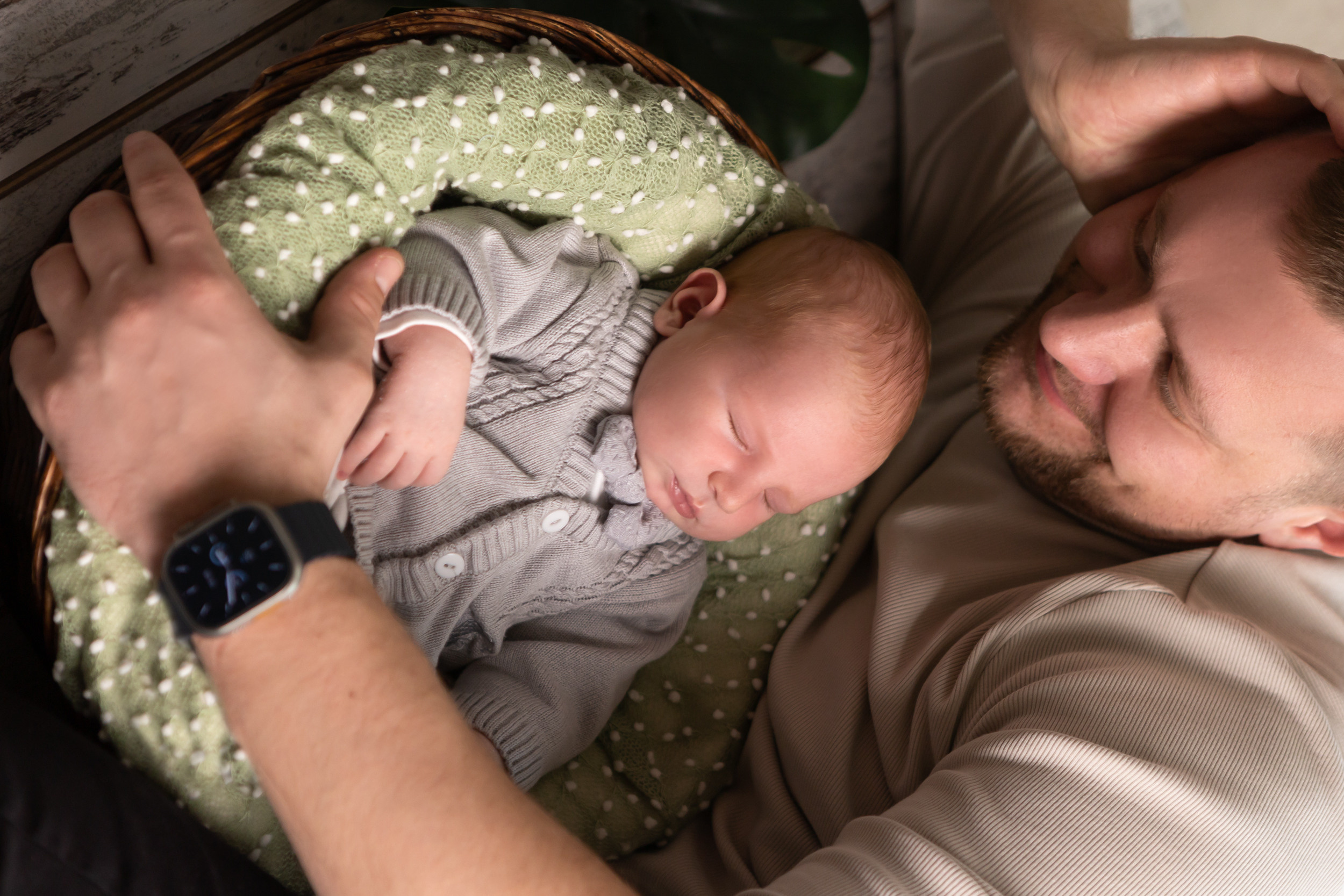 Семейная съёмка с новорожденым. Фотограф в Оренбурге. Профессиональный фотограф