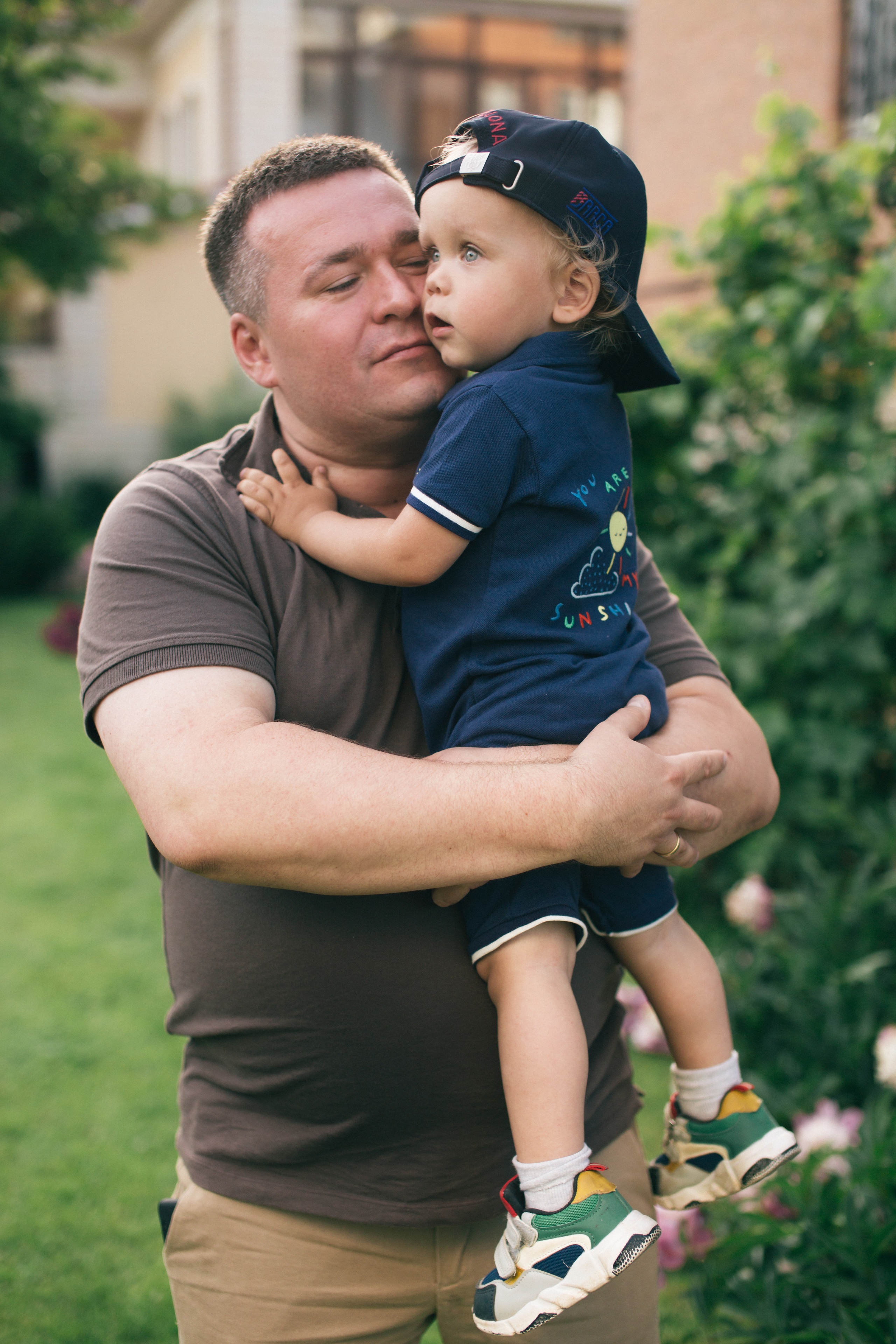 Семейная фотосессия в пионах. Фотограф в Оренбурге. Профессиональный фотограф