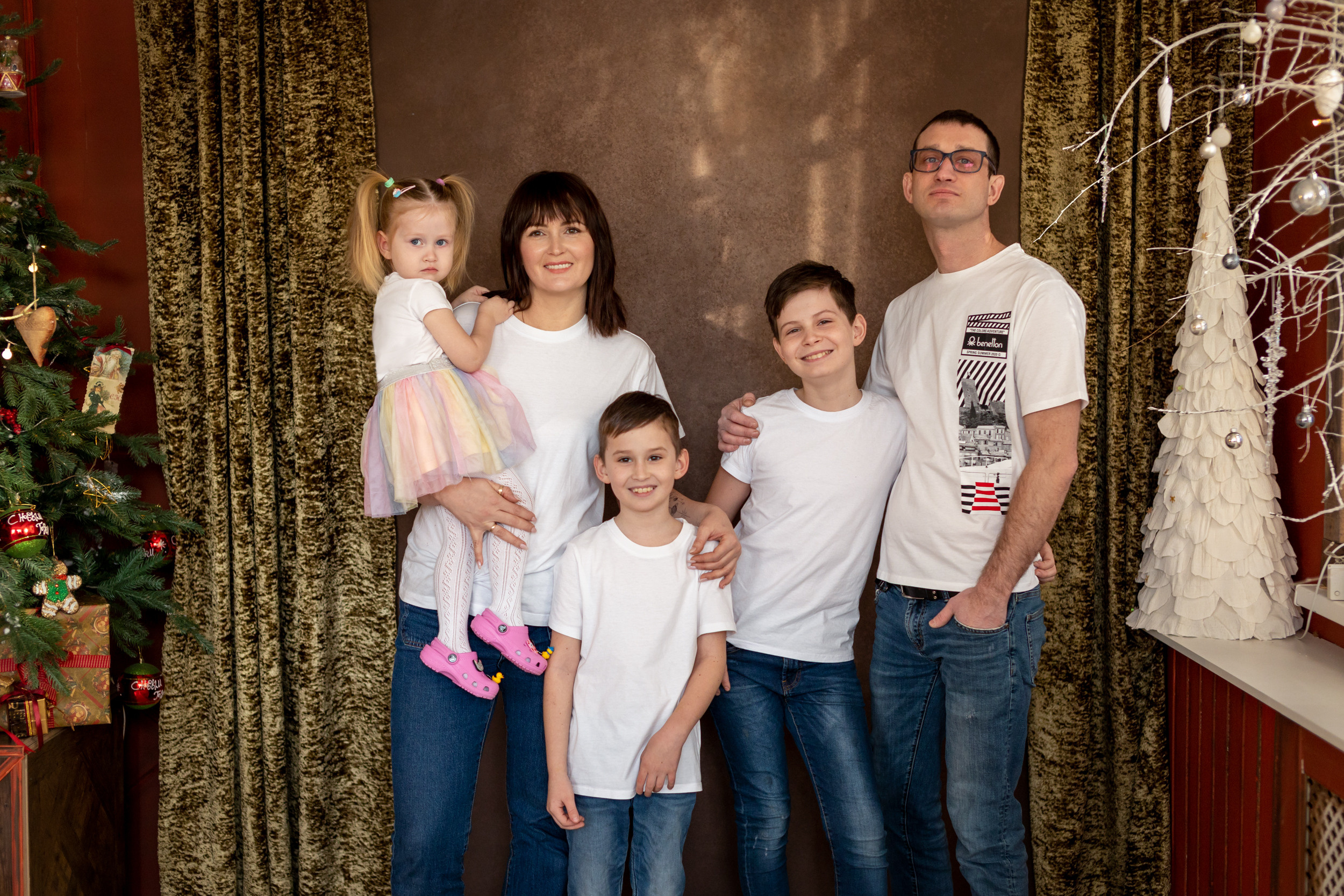 Семейная студийная фотосессия. Фотограф в Оренбурге. Профессиональный фотограф