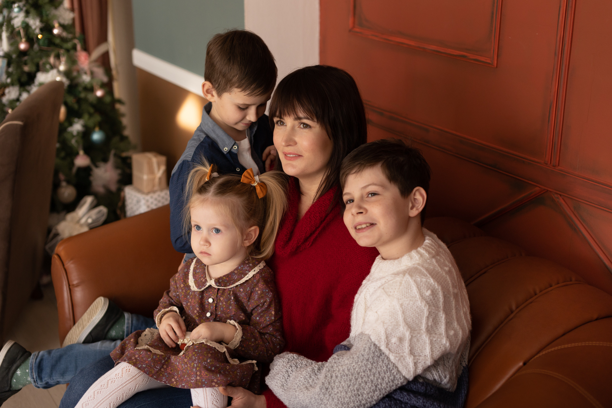 Семейная студийная фотосессия. Фотограф в Оренбурге. Профессиональный фотограф