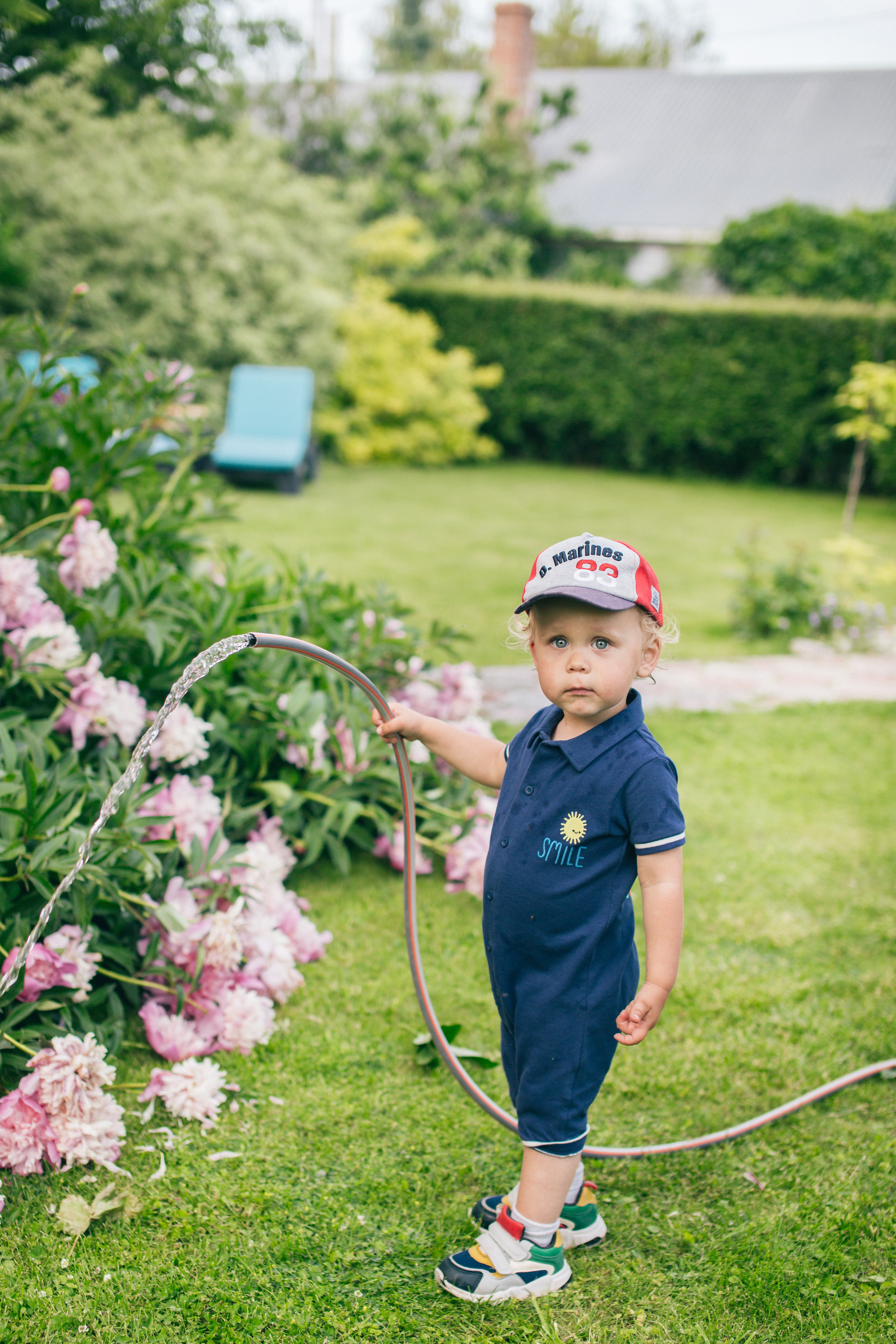 Семейная фотосессия в пионах. Фотограф в Оренбурге. Профессиональный фотограф