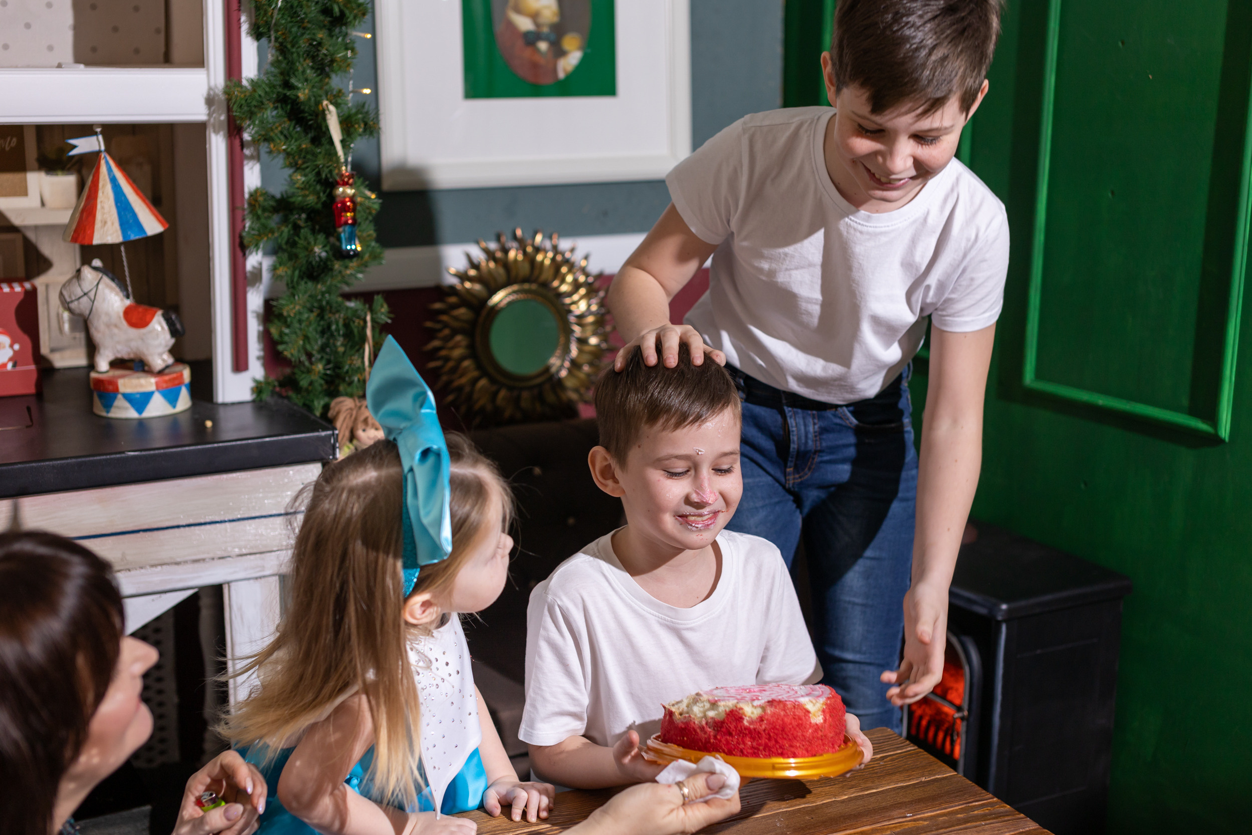 Семейная студийная фотосессия. Фотограф в Оренбурге. Профессиональный фотограф