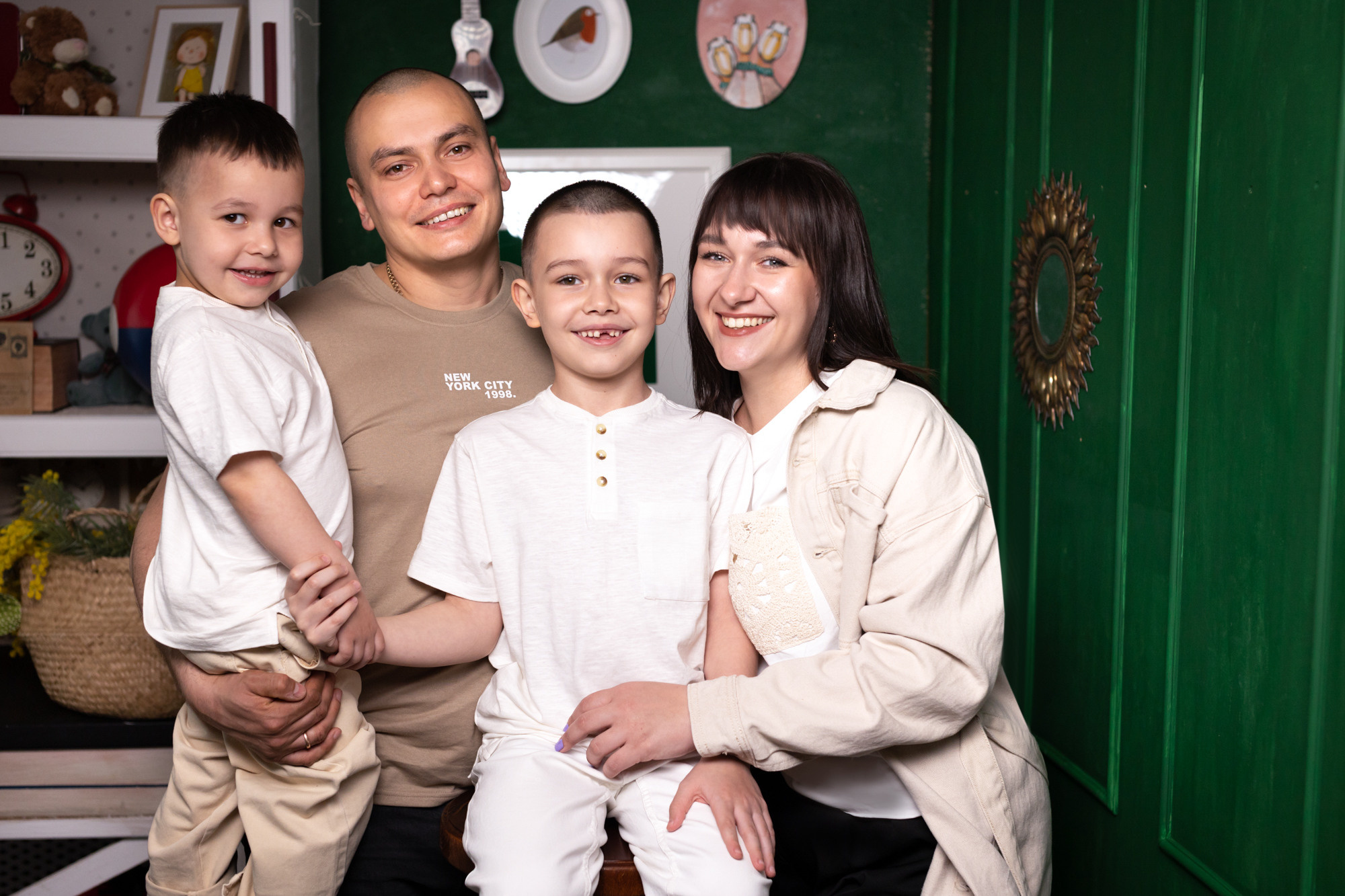 Семейная фотосессия в студии. Фотограф в Оренбурге. Профессиональный фотограф