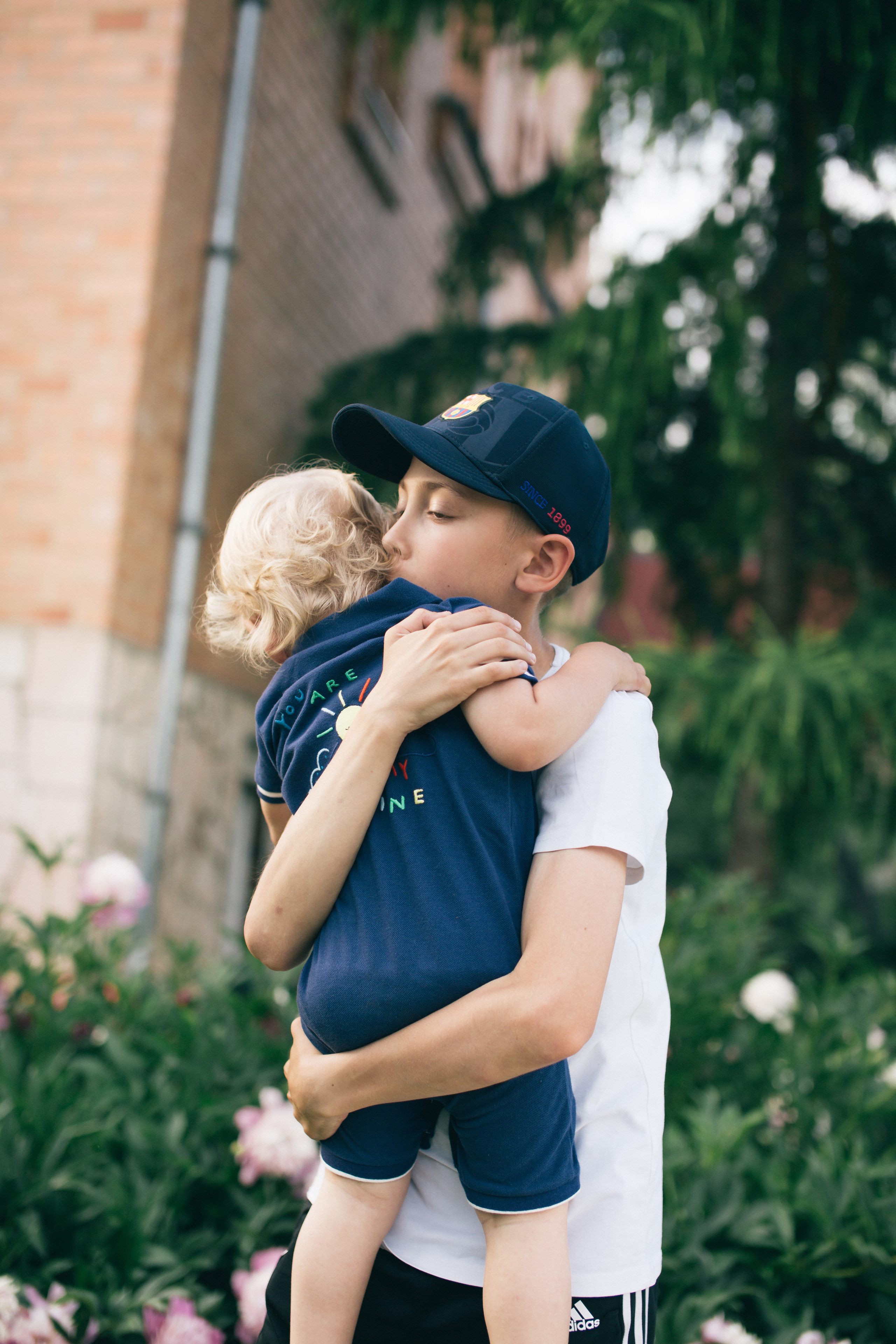 Семейная фотосессия в пионах. Фотограф в Оренбурге. Профессиональный фотограф