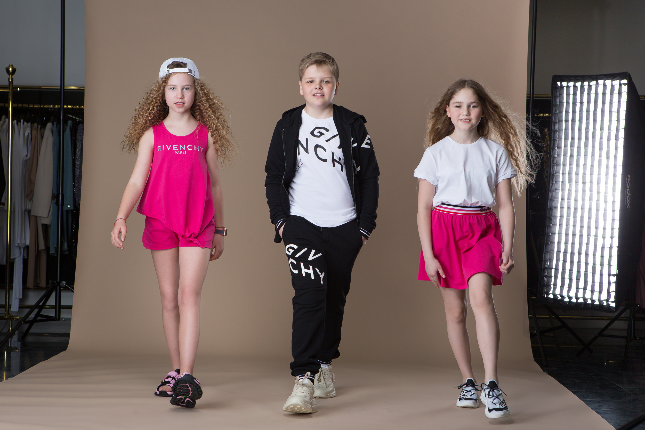 Рекламная съёмка для магазина Силуэт. Фотограф в Оренбурге. Профессиональный фотограф