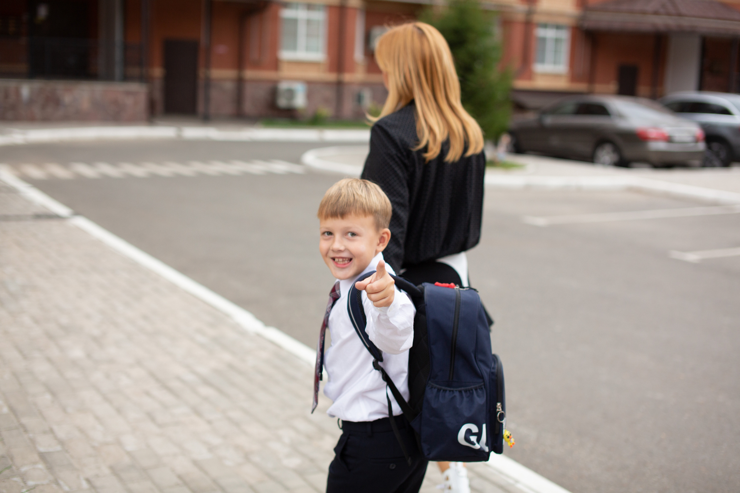 Мирон идет в школу. Фотограф в Оренбурге. Профессиональный фотограф