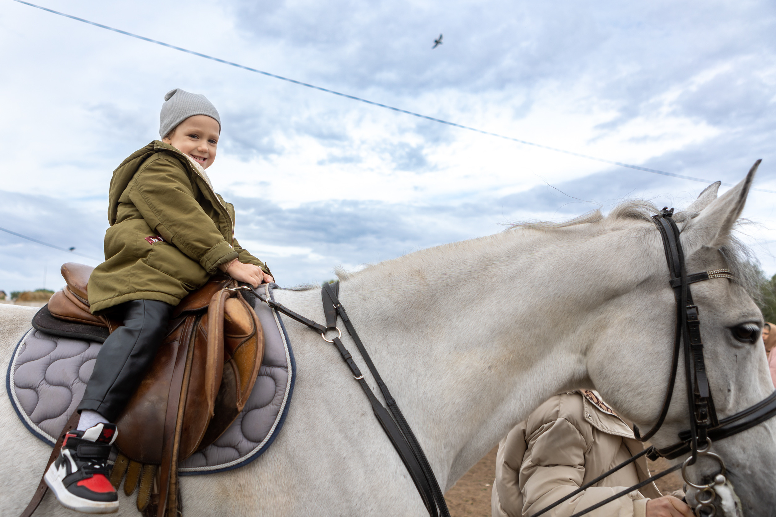 Фотосессия с детьми на ипподроме. Фотограф в Оренбурге. Профессиональный фотограф