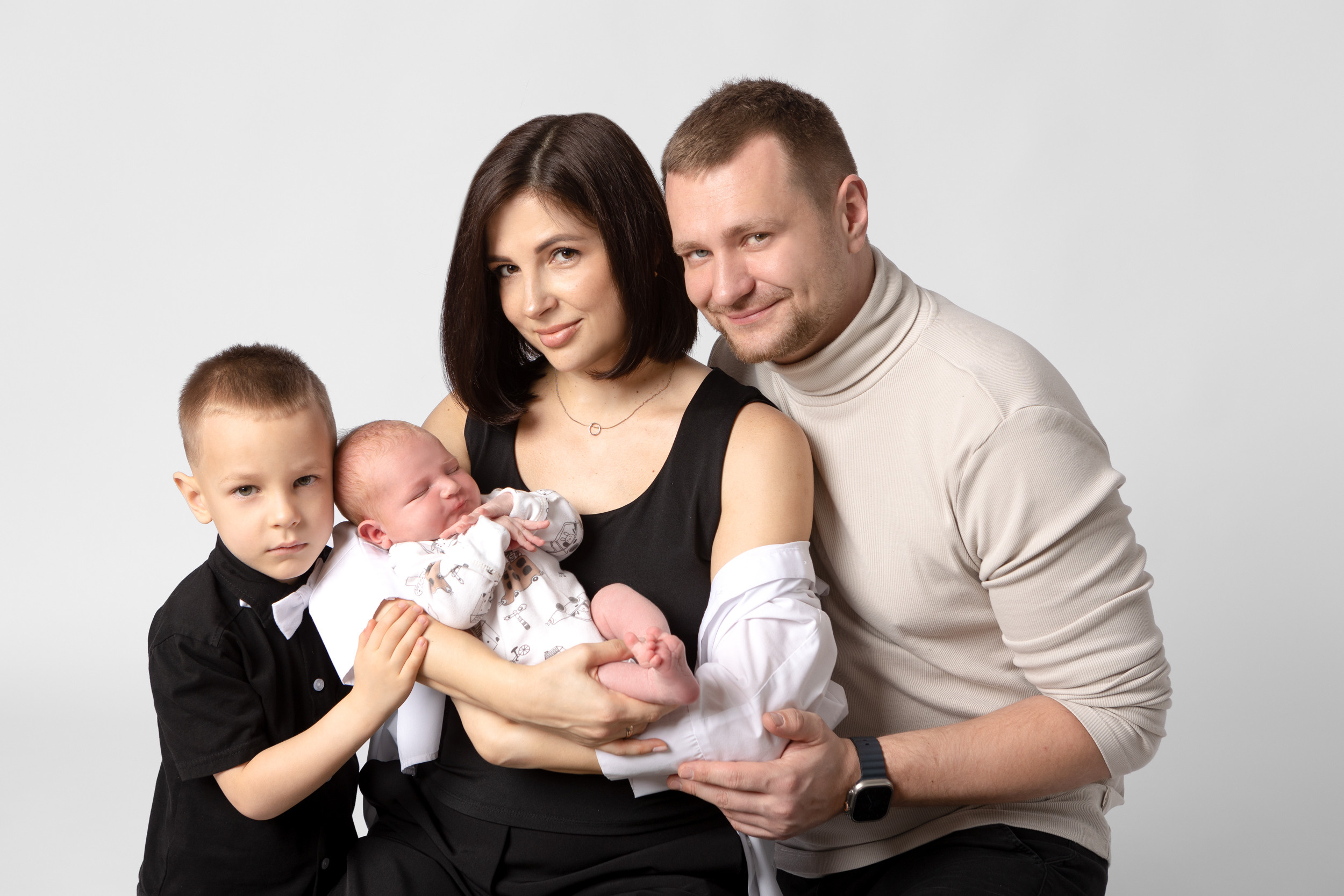 Семейная съёмка с новорожденым. Фотограф в Оренбурге. Профессиональный фотограф