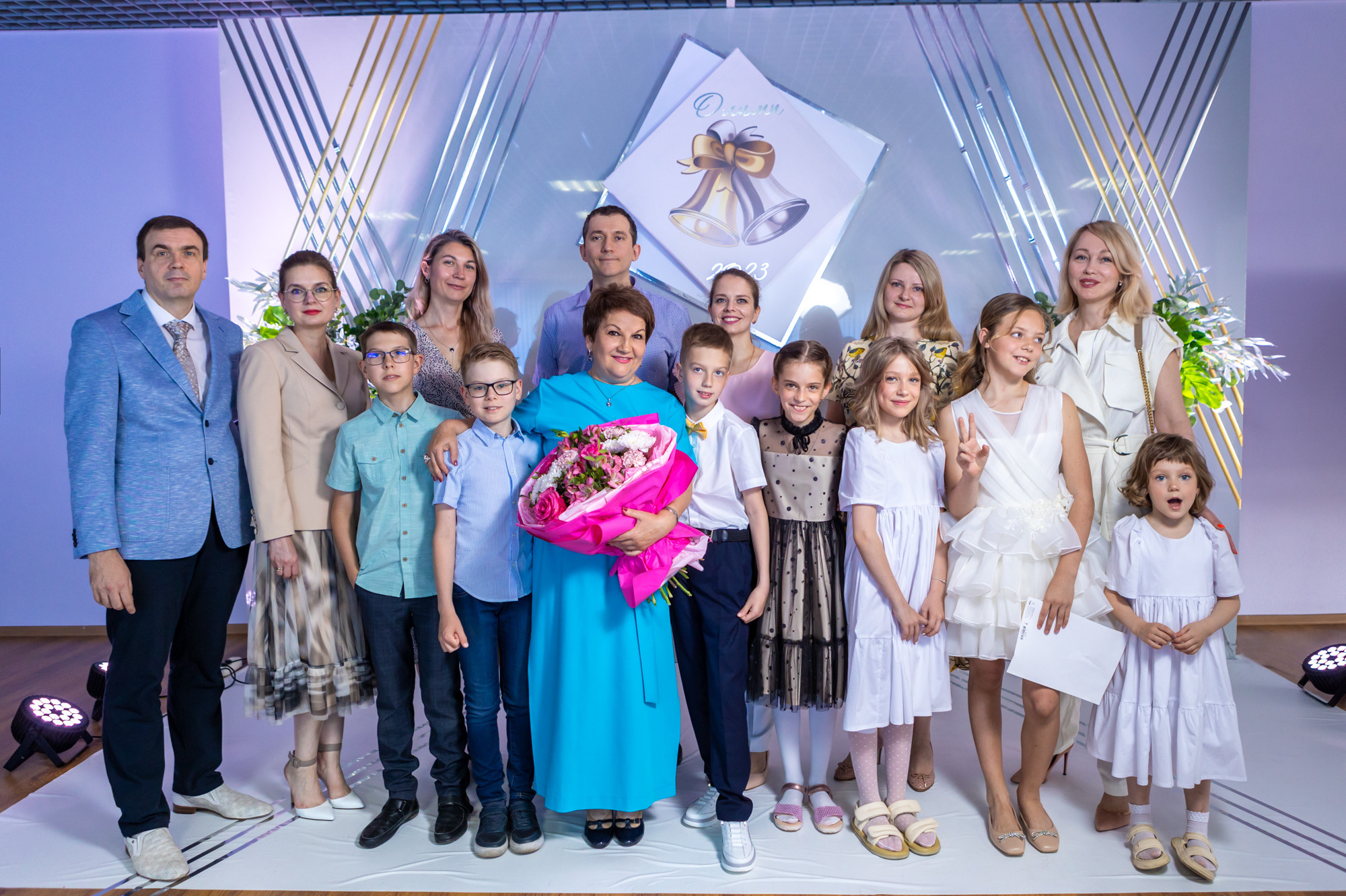 Выпускной 4а в школе «Олимп». Фотограф в Оренбурге. Профессиональный фотограф