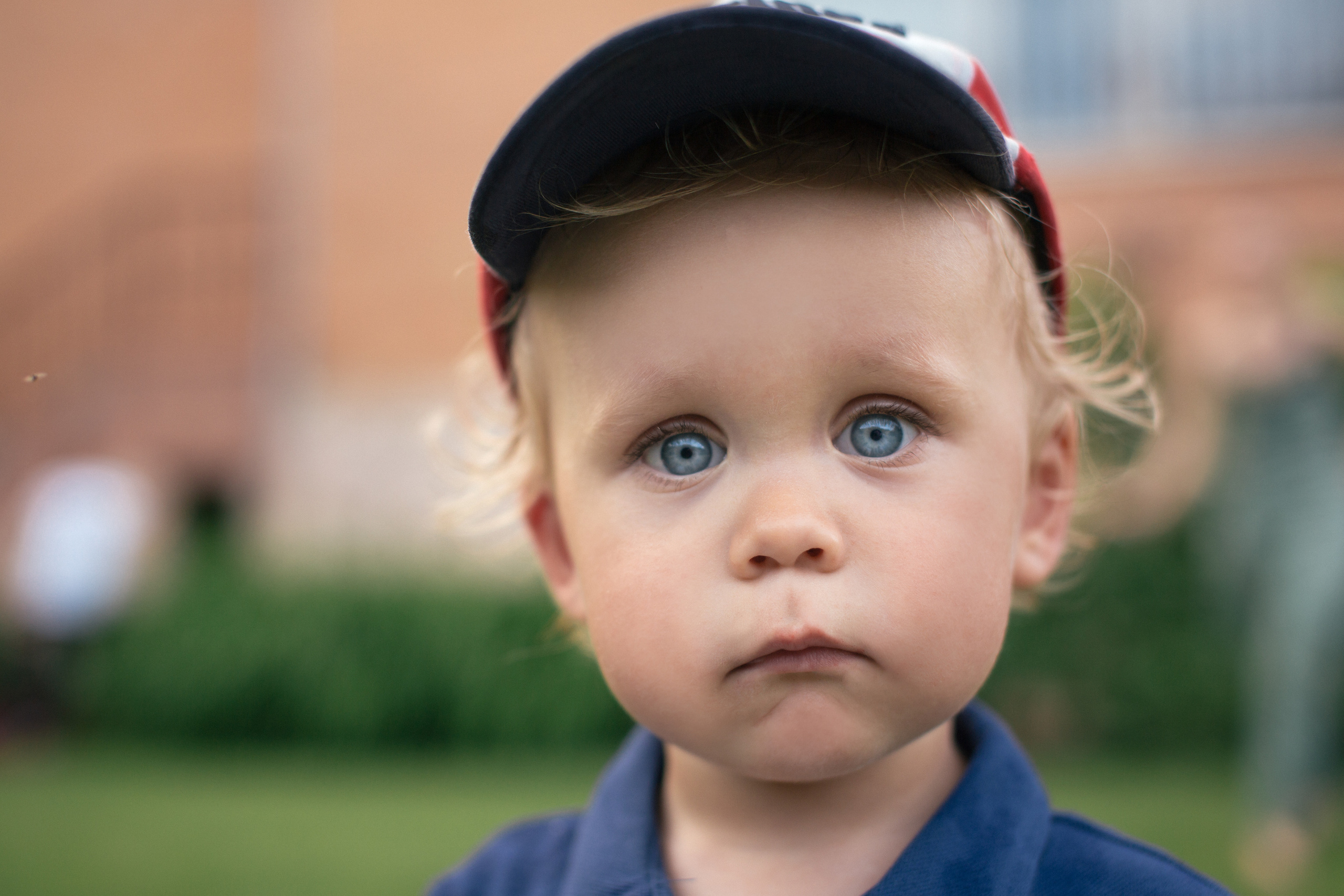 Семейная фотосессия в пионах. Фотограф в Оренбурге. Профессиональный фотограф