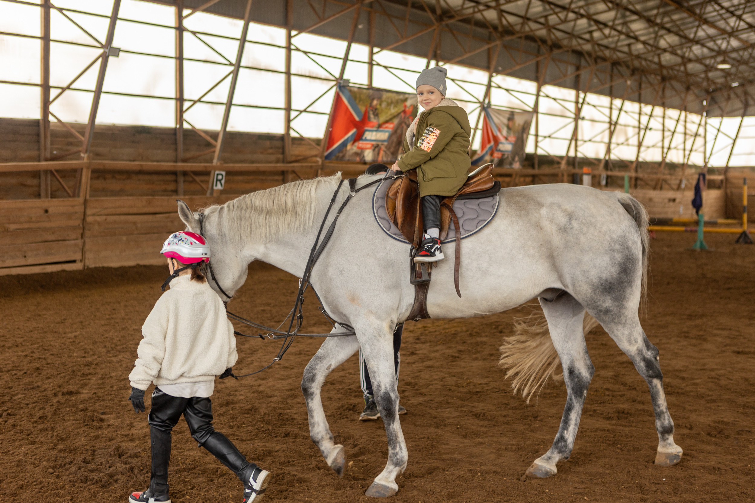 Фотосессия с детьми на ипподроме. Фотограф в Оренбурге. Профессиональный фотограф