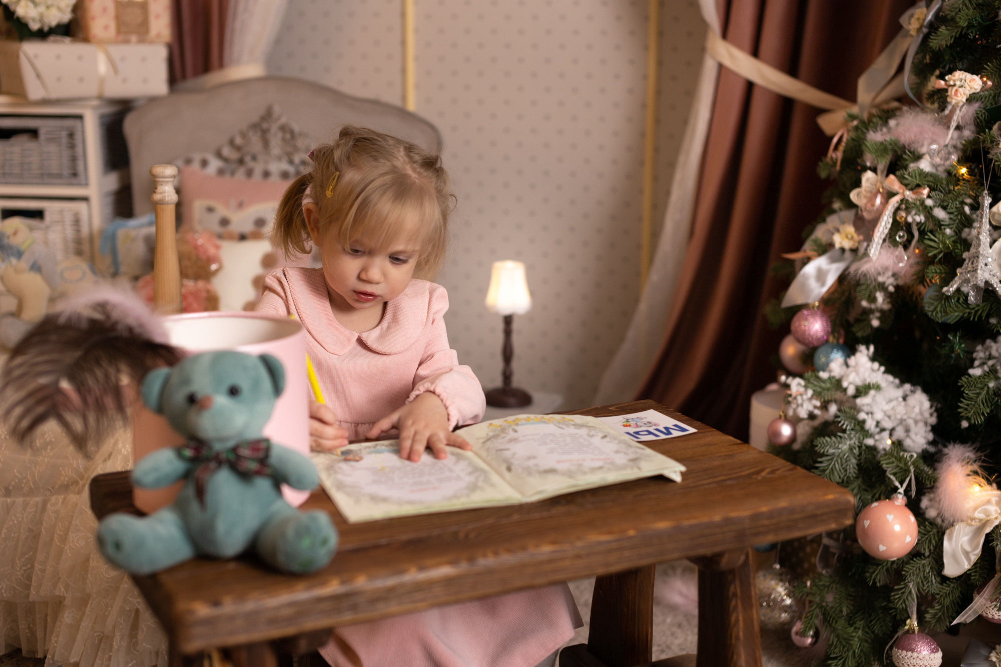 Семейная новогодняя фотосессия. Фотограф в Оренбурге. Профессиональный фотограф