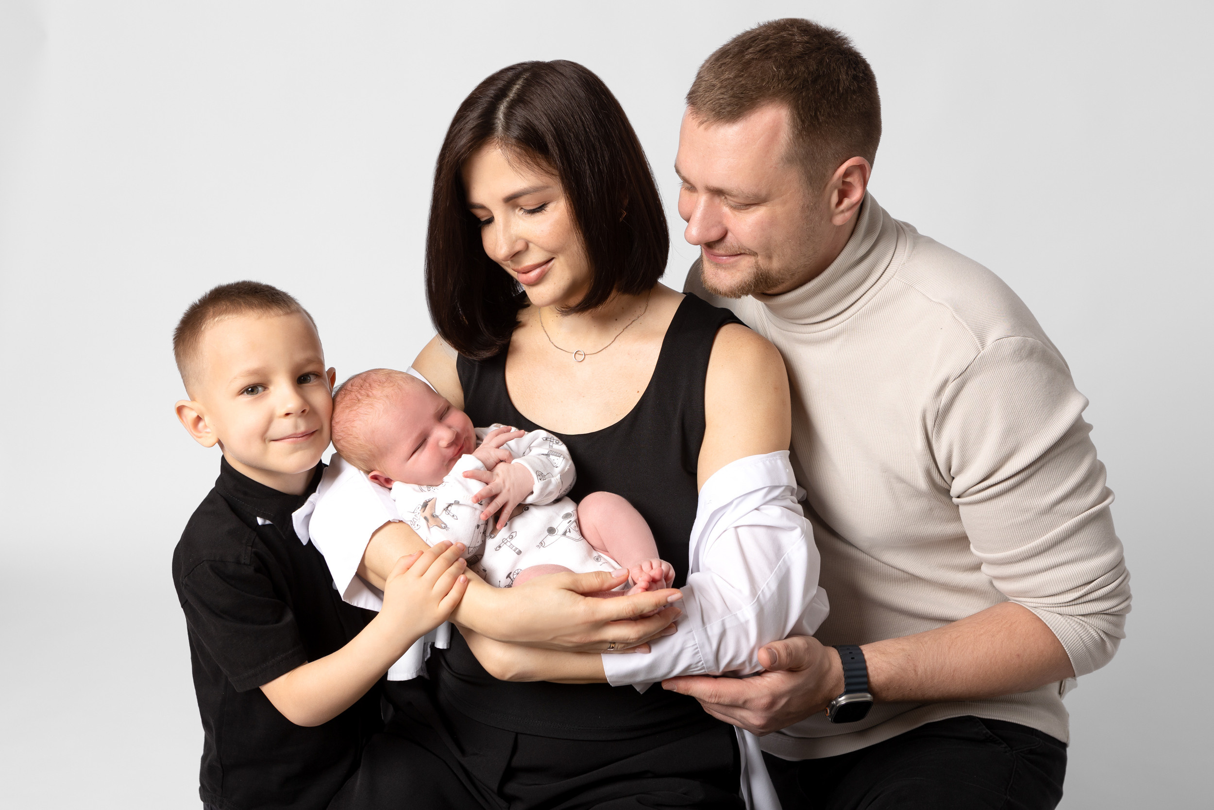 Семейная съёмка с новорожденым. Фотограф в Оренбурге. Профессиональный фотограф