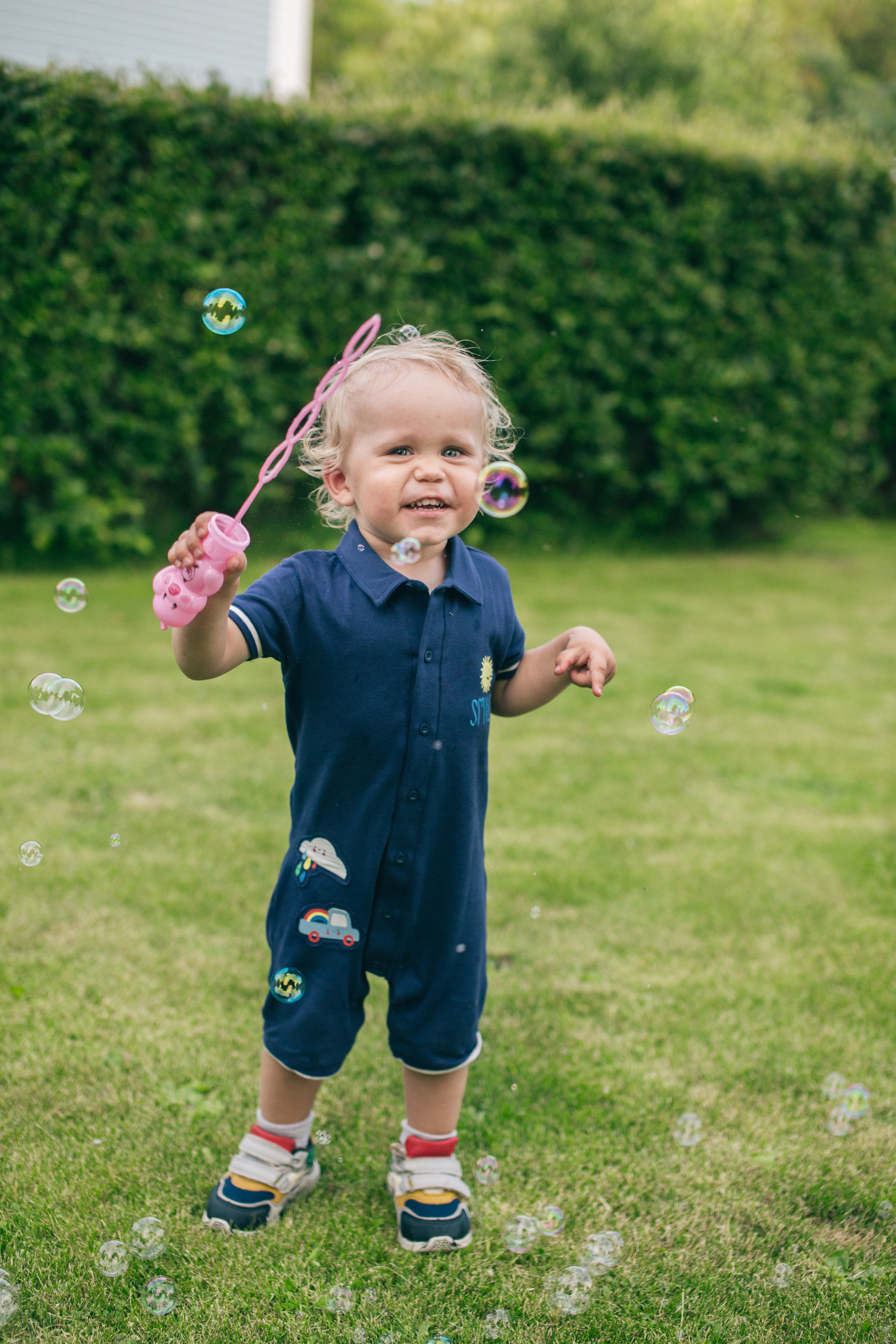 Семейная фотосессия в пионах. Фотограф в Оренбурге. Профессиональный фотограф