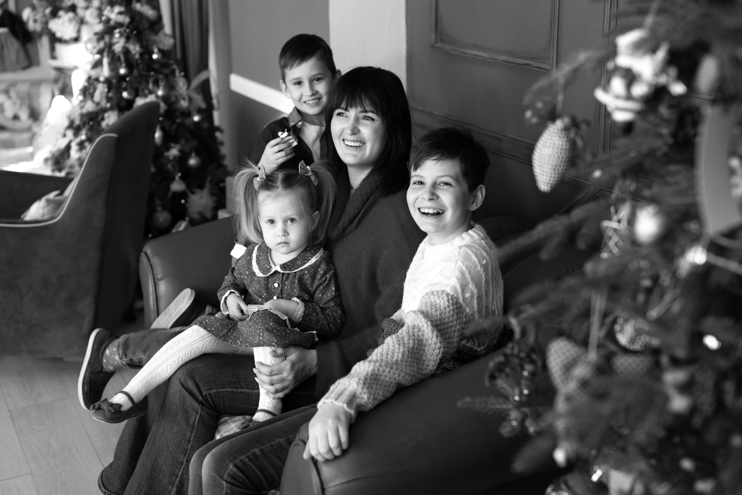 Семейная студийная фотосессия. Фотограф в Оренбурге. Профессиональный фотограф