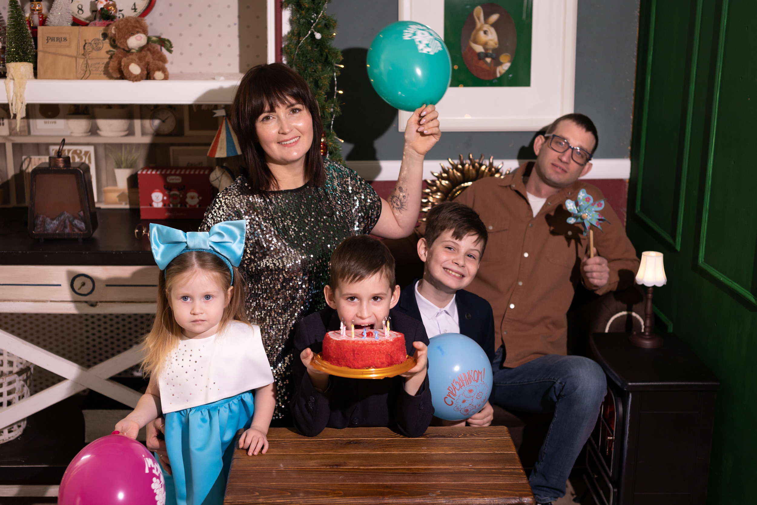 Семейная студийная фотосессия. Фотограф в Оренбурге. Профессиональный фотограф