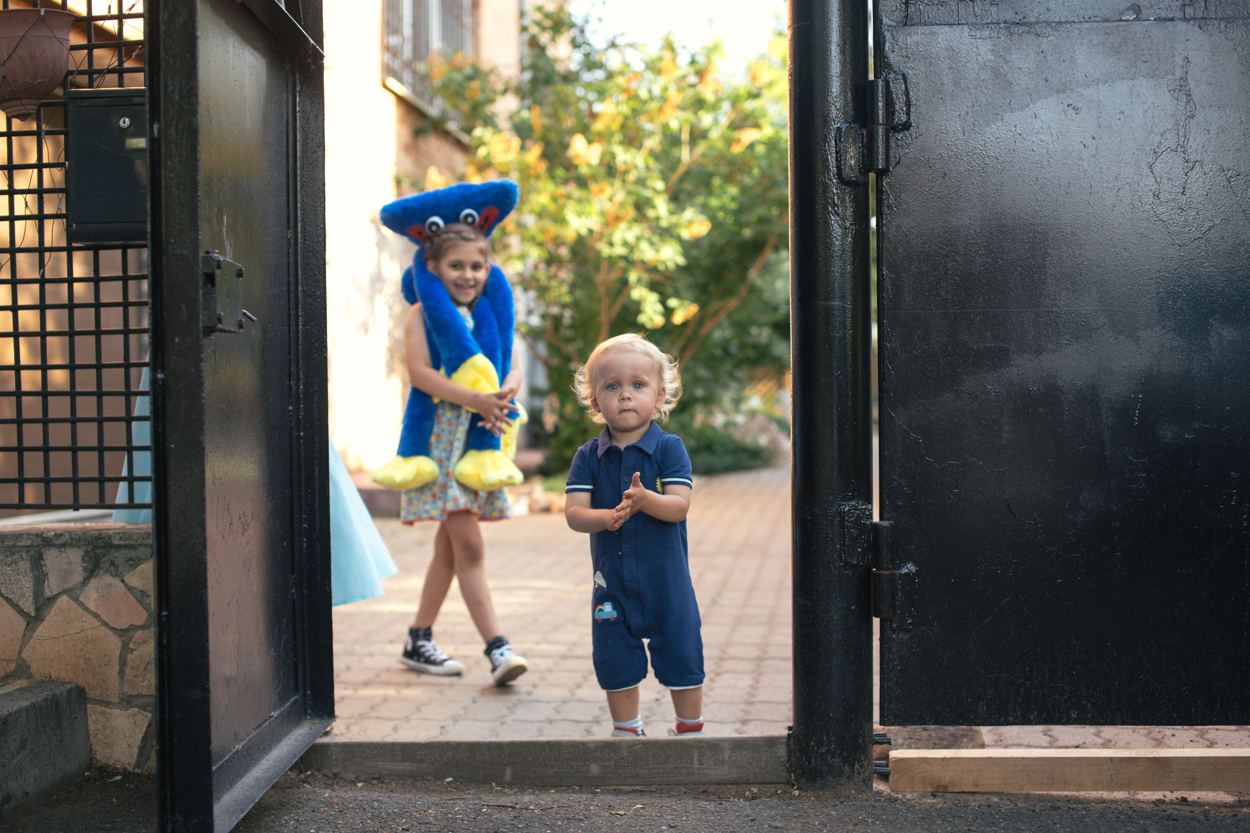 Семейная фотосессия в пионах. Фотограф в Оренбурге. Профессиональный фотограф