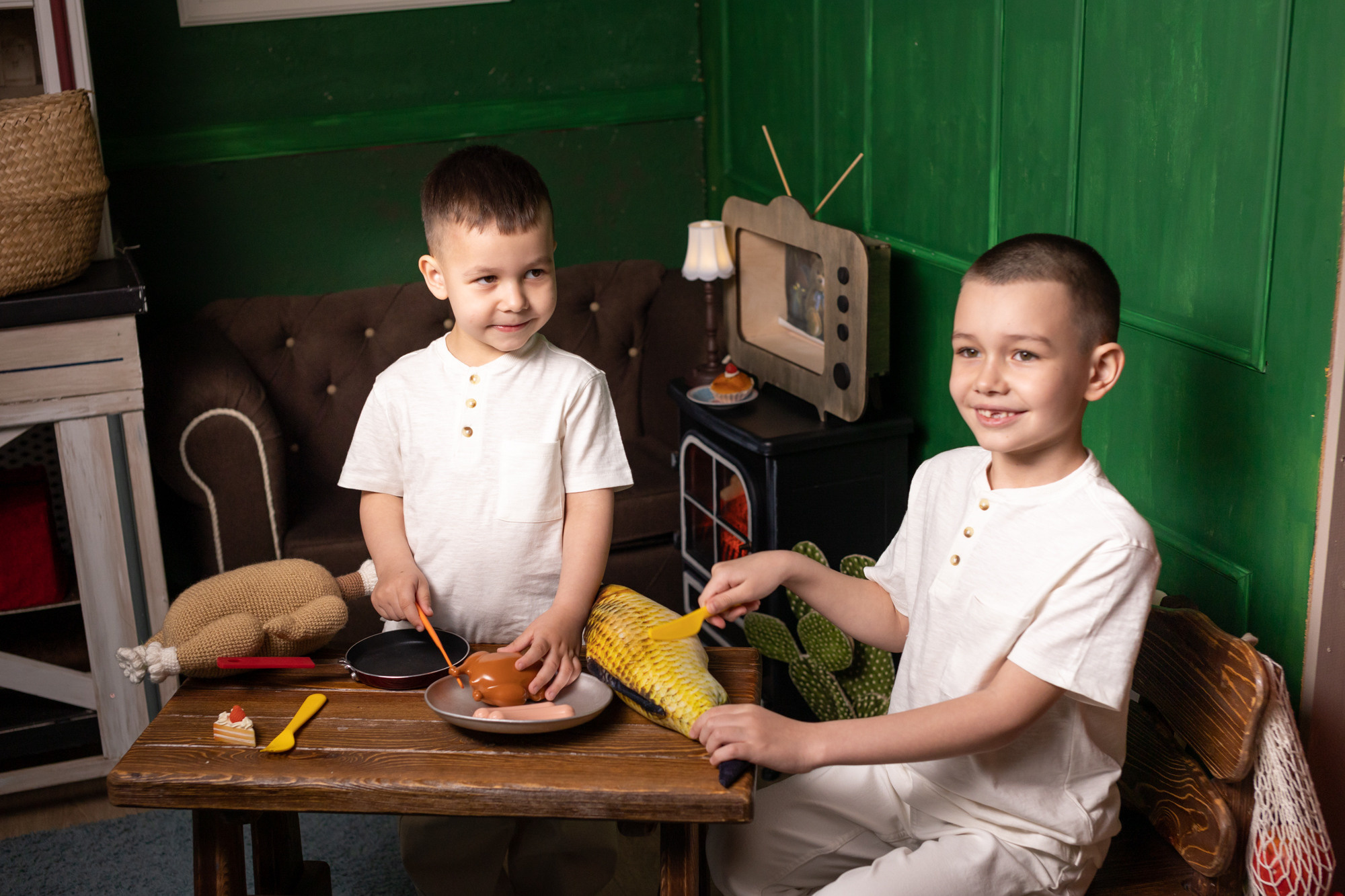 Семейная фотосессия в студии. Фотограф в Оренбурге. Профессиональный фотограф