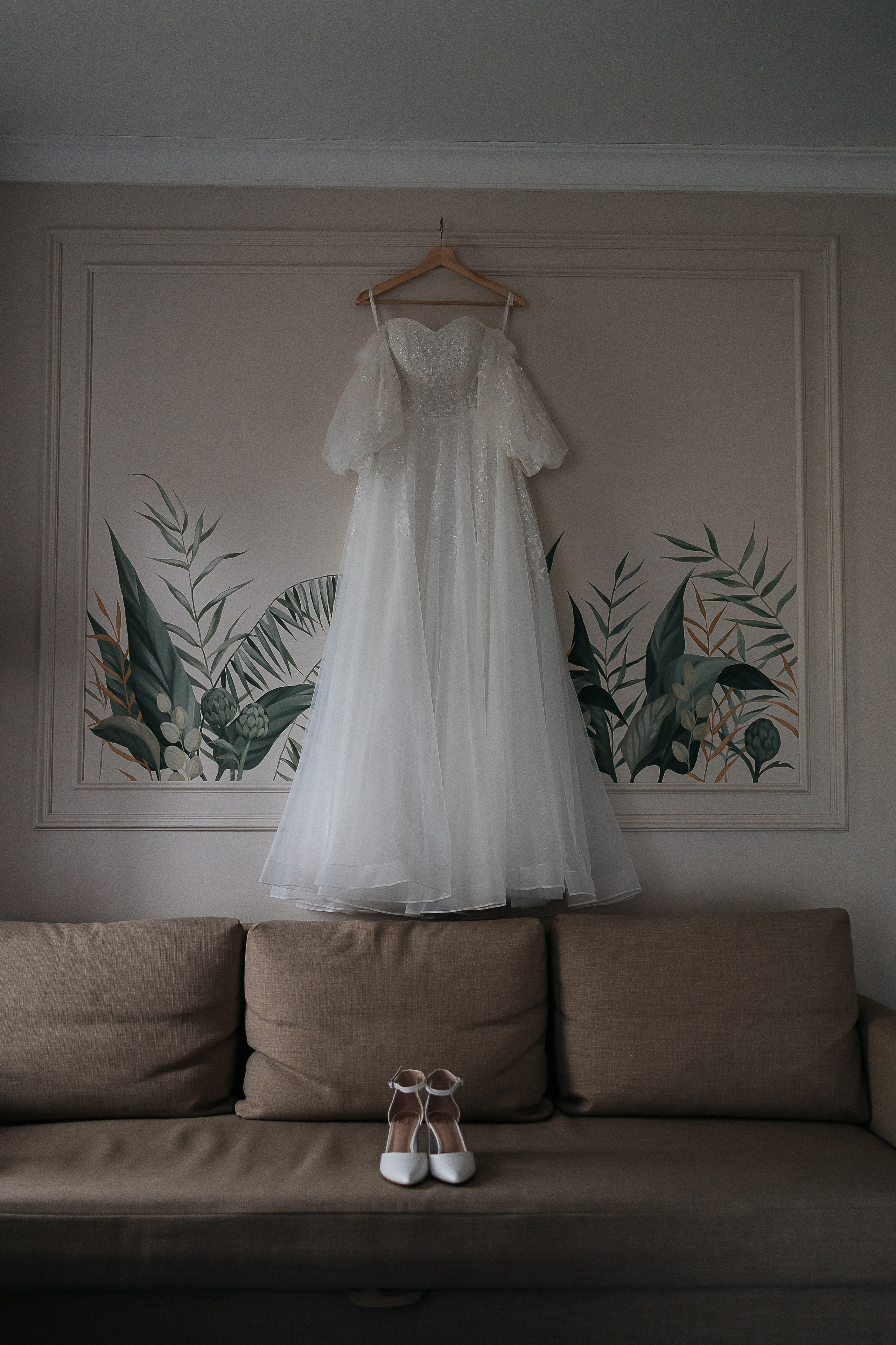 Волшебное утро невесты в номере отеля. Олег Сверчков | Свадебный фотограф Вологда