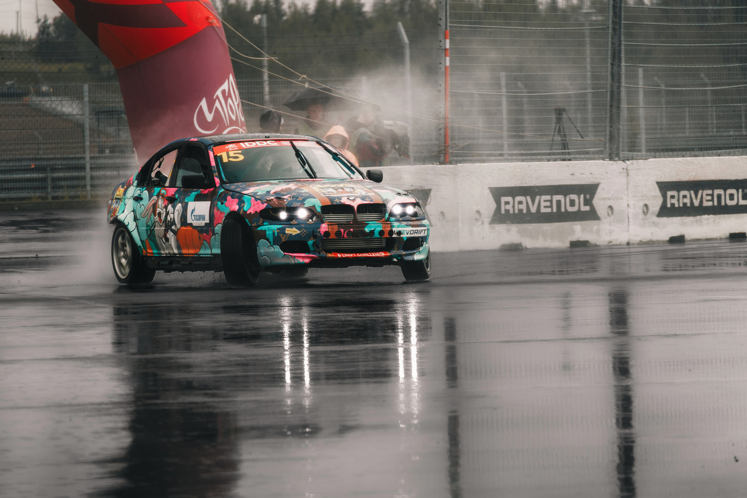 IDDC Этап 2: Бетонный Колизей и блогеры в деле