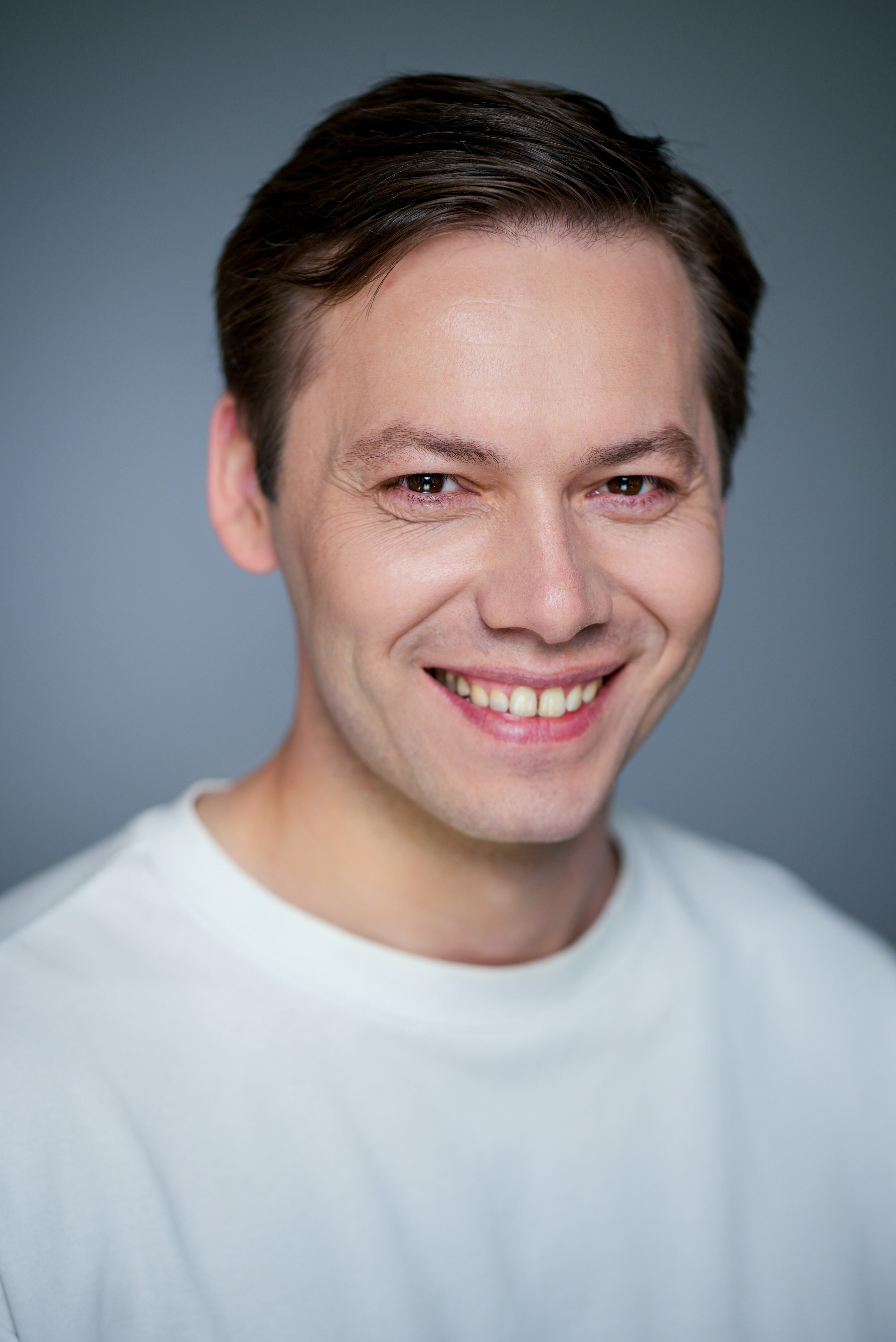 Актёр Дамир Миркамилов. Портретная съемка в Москве, студийный фотограф Игорь Фомин