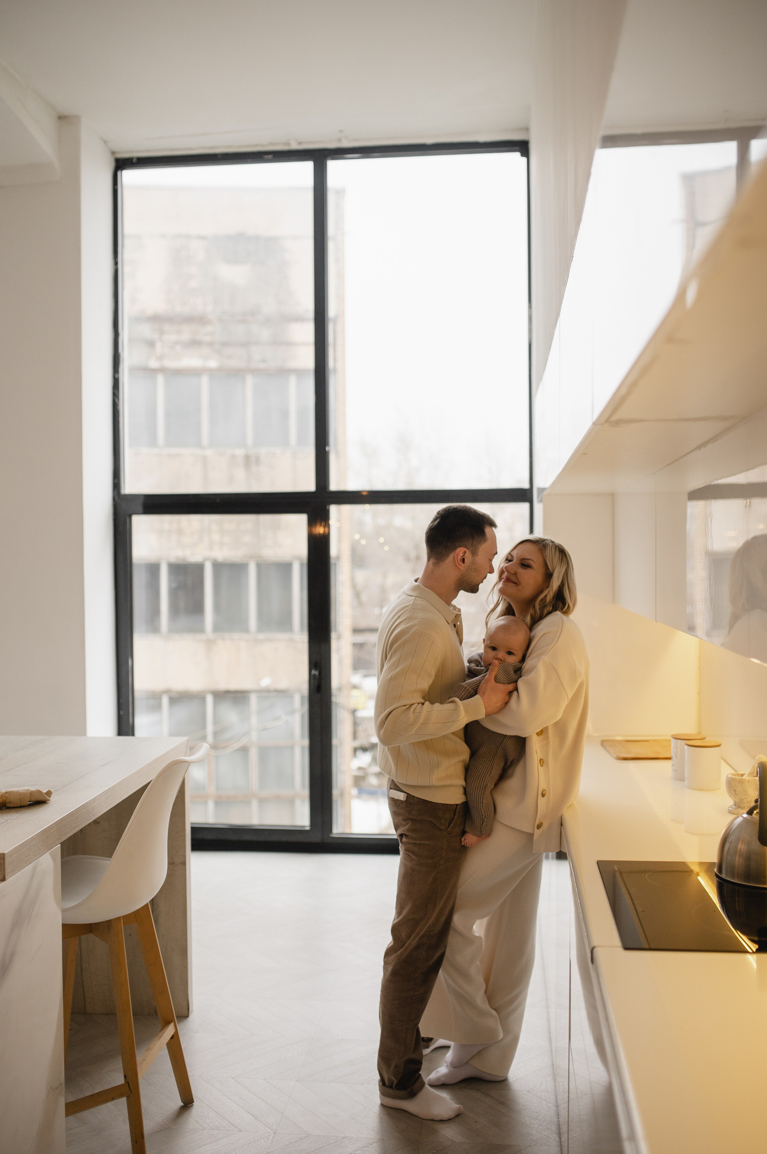 Новогодняя фотосессия в студии с малышом 6 месяцев в Бутово. Семейная фотосессия Бутово Москва фотограф Алина Морщагина