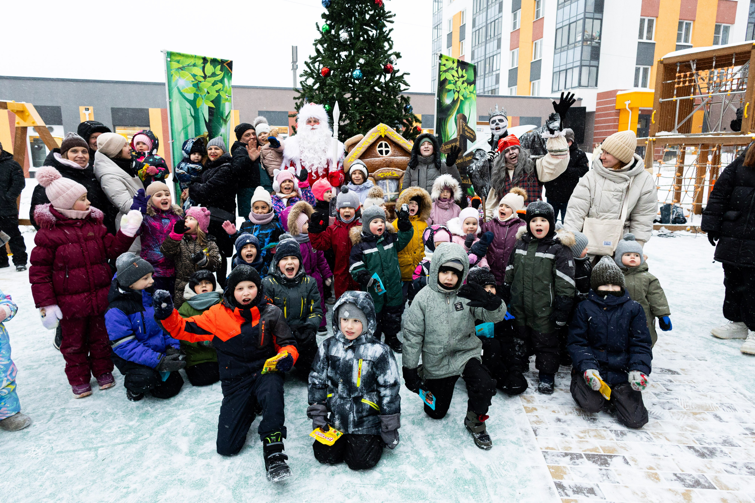 Елка у «Ривьеры», ЖК Veer Park. Фотограф Родион Нарудинов