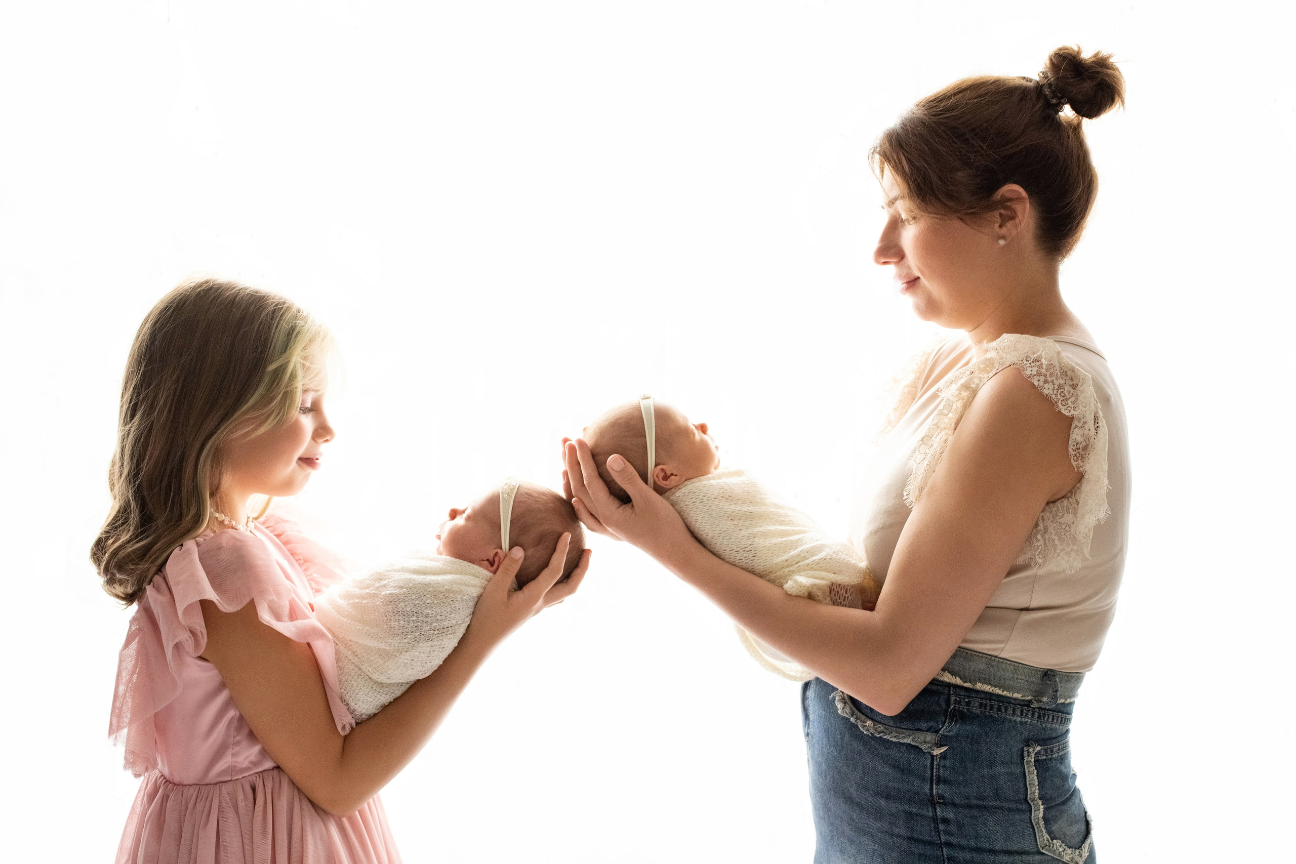 Александра и Есения. Фотограф новорожденных в Екатеринбурге Татьяна Продан