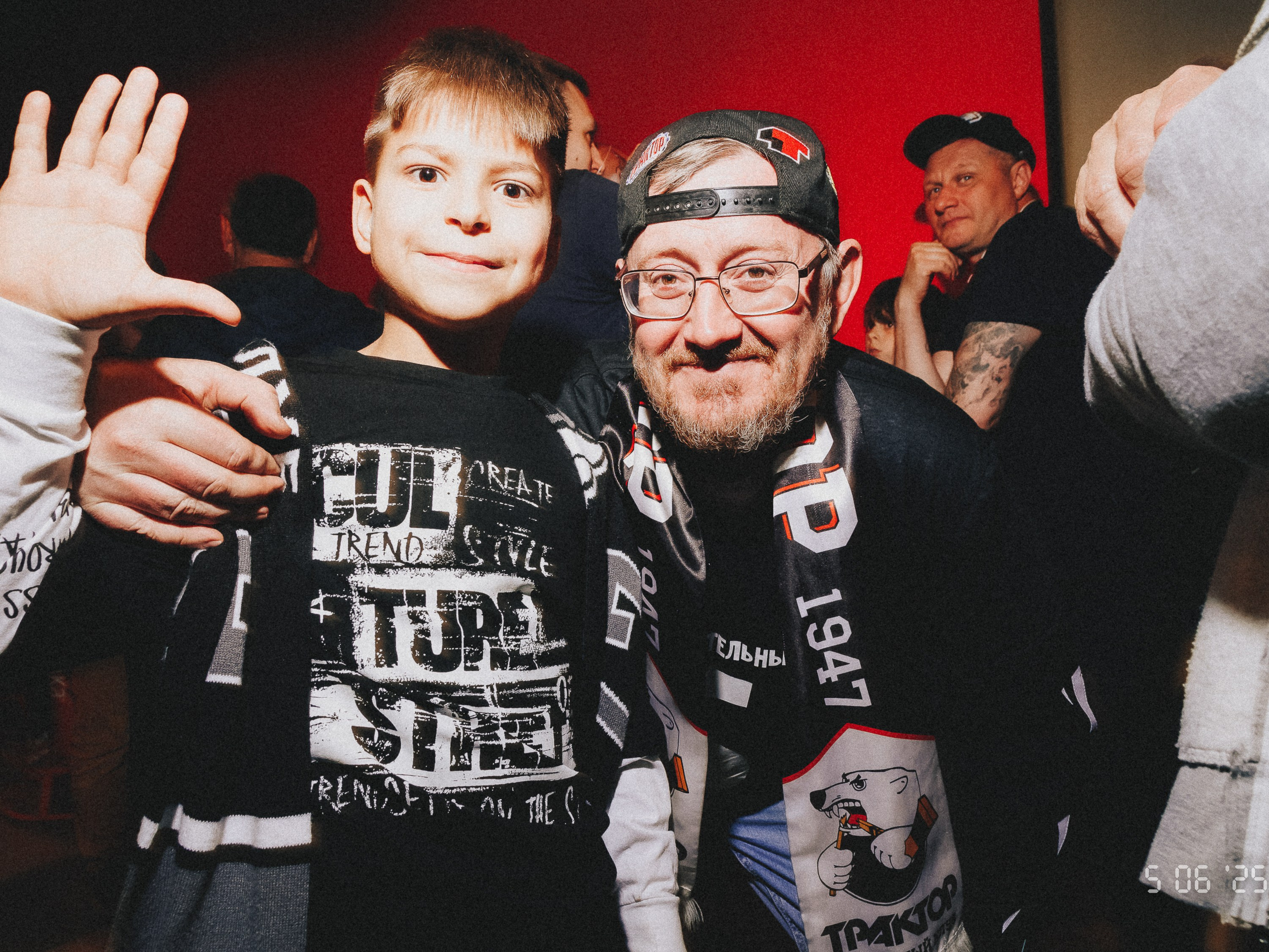 ТРАКТОР Х ДИНАМО (атмосфера). Репортажный фотограф Макс Брагин