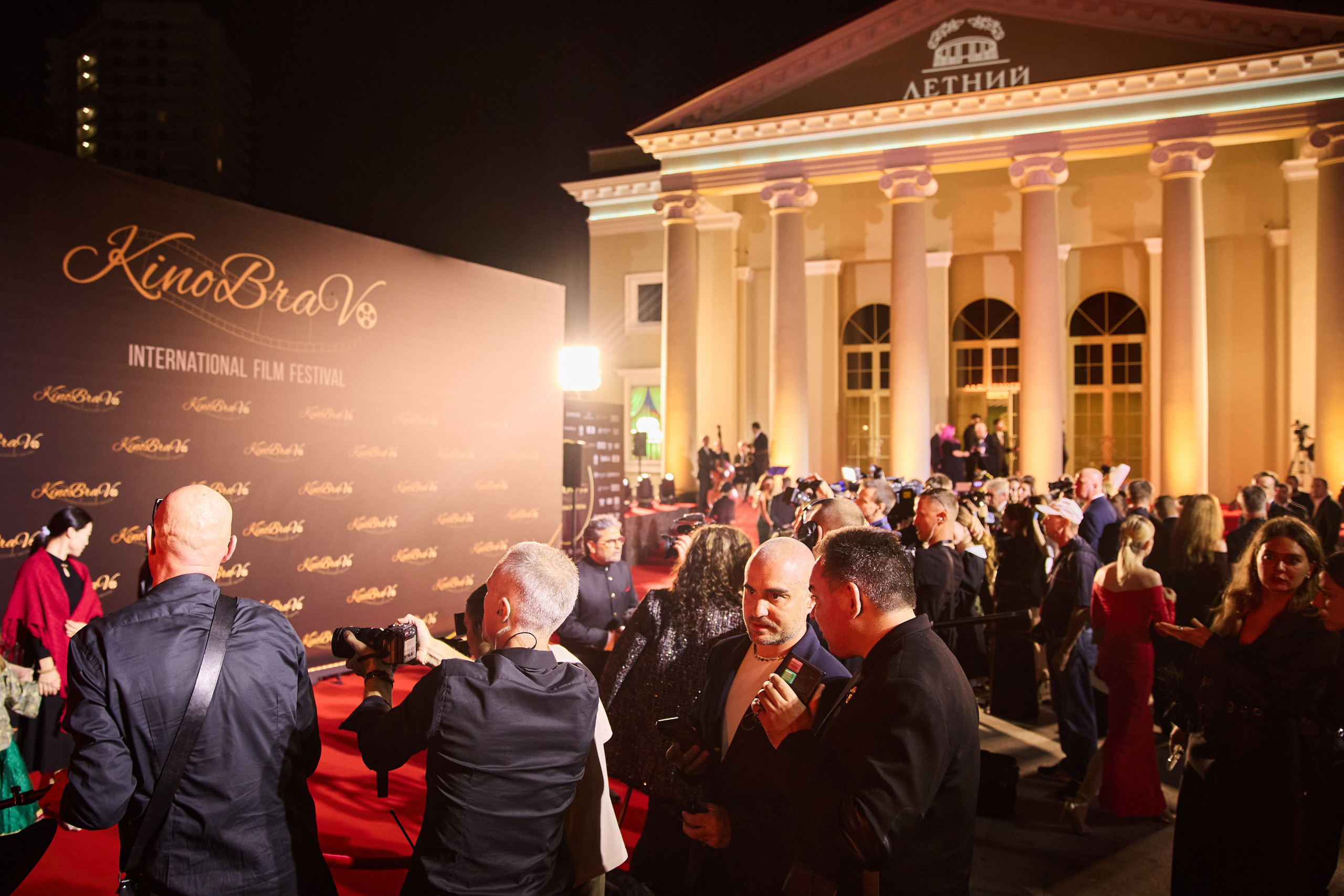 Фотосъемка репортажа кинофестиваля. Профессиональный фотограф в Сочи Виктория Джой. Обучение