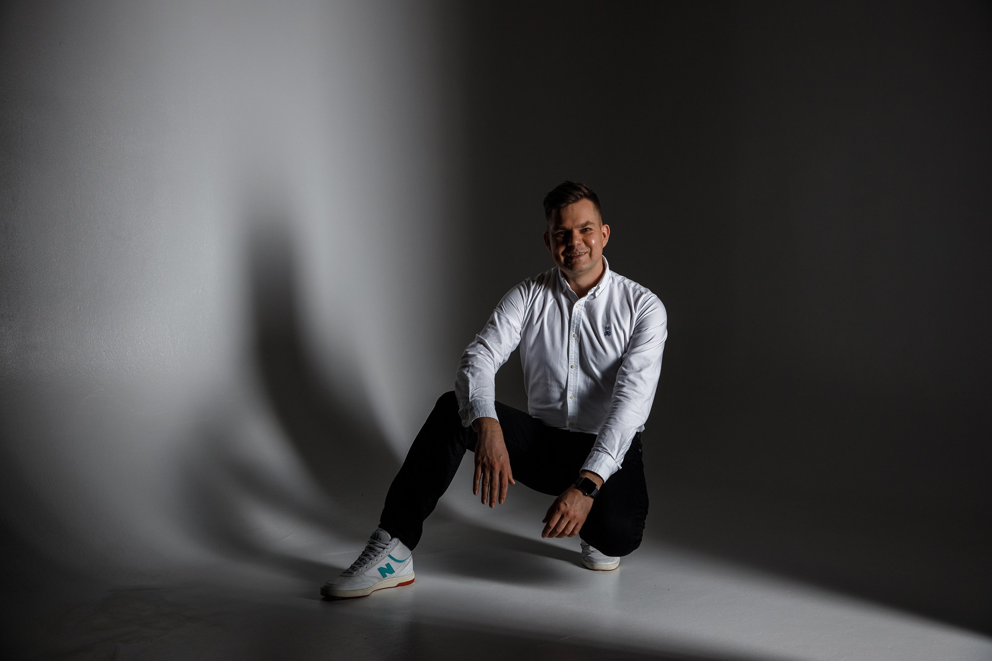 Best Portrait Photo Shoot for Men. Professional photographer in Sochi Victoria Joy. Teaching Photography