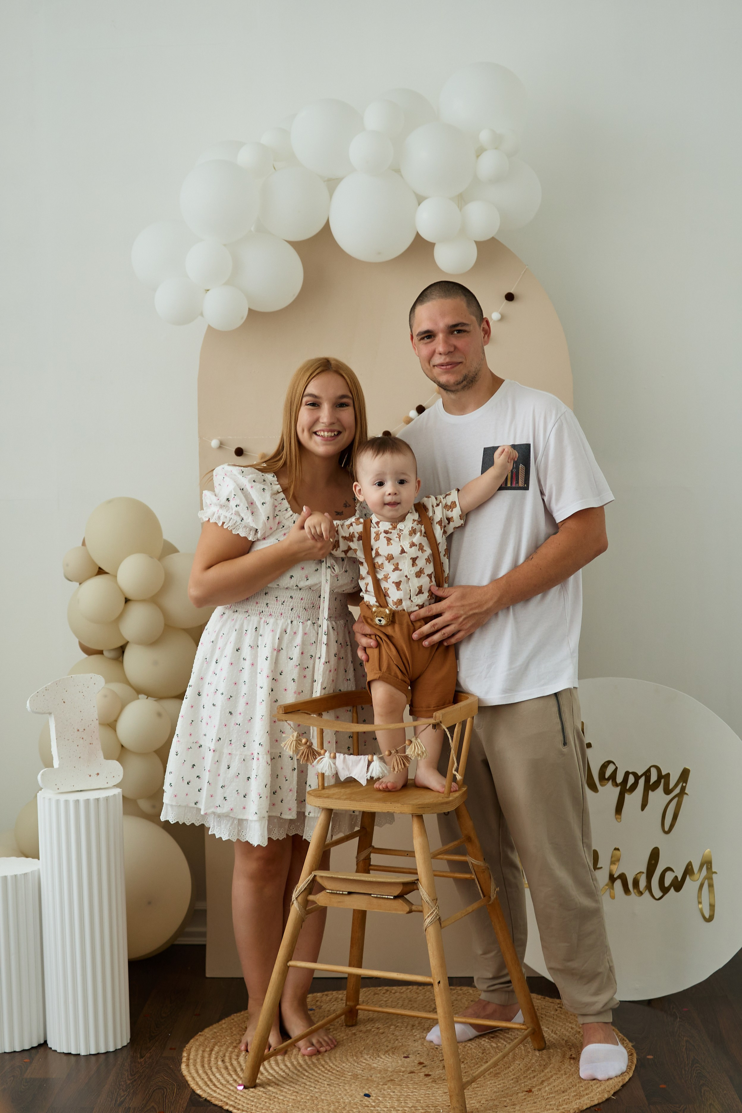 Фотосессия на первый день рождения от 1 года до 5 лет в Краснодаре. Фотостудия Roomy в Краснодаре | Семейные и детские съёмки дней рождения от 1 до 5 лет, аренда зала фотостудии