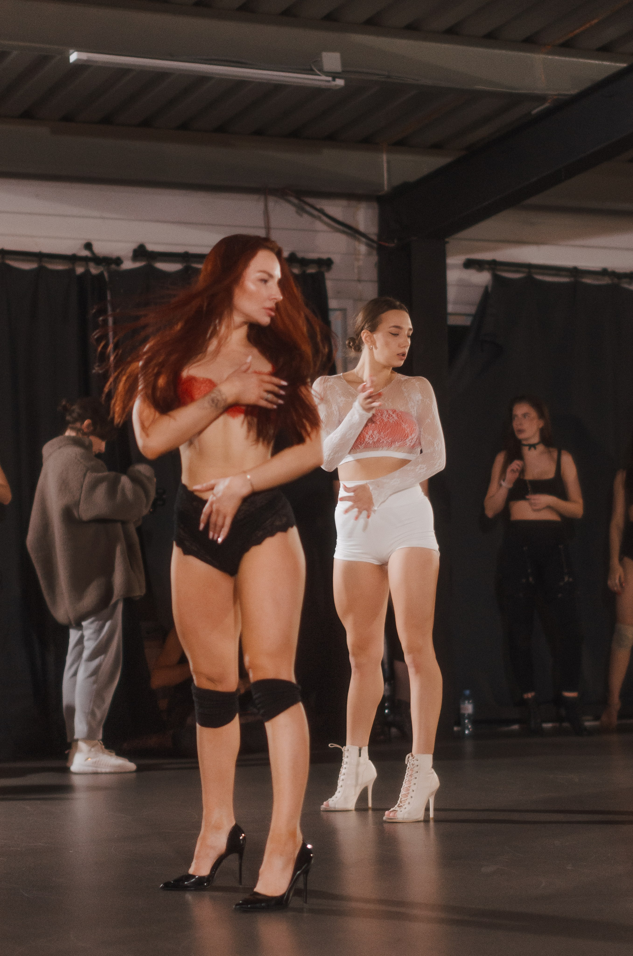 Мастер-классы по High Heels/Girly hip-hop от Оксаны ATTA. Денисова Аля — фотограф для парных съемок и индивидуальных историй в Барнауле