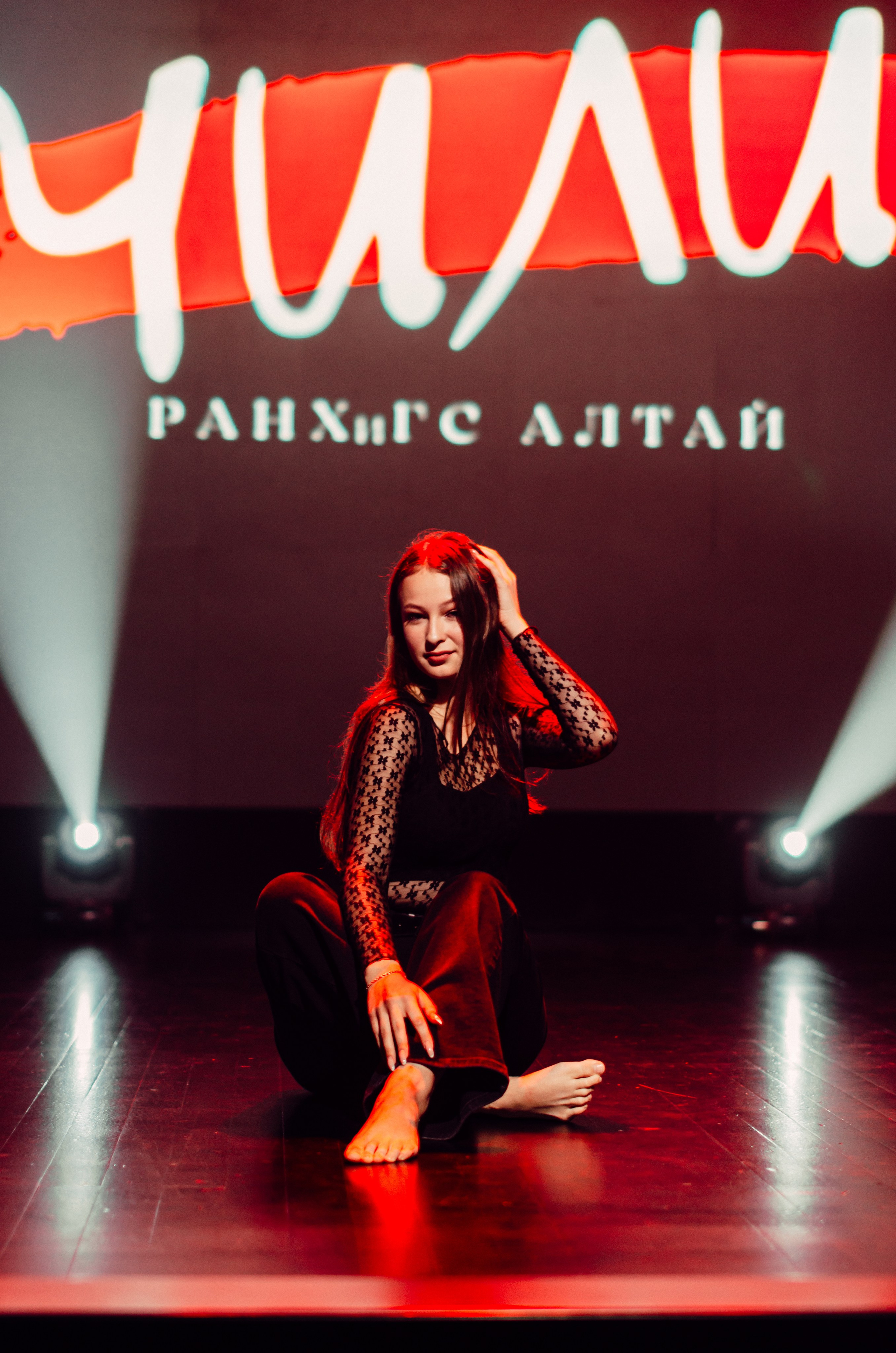 Групповая фотосъемка танцевального коллектива. Денисова Аля — фотограф для парных съемок и индивидуальных историй в Барнауле